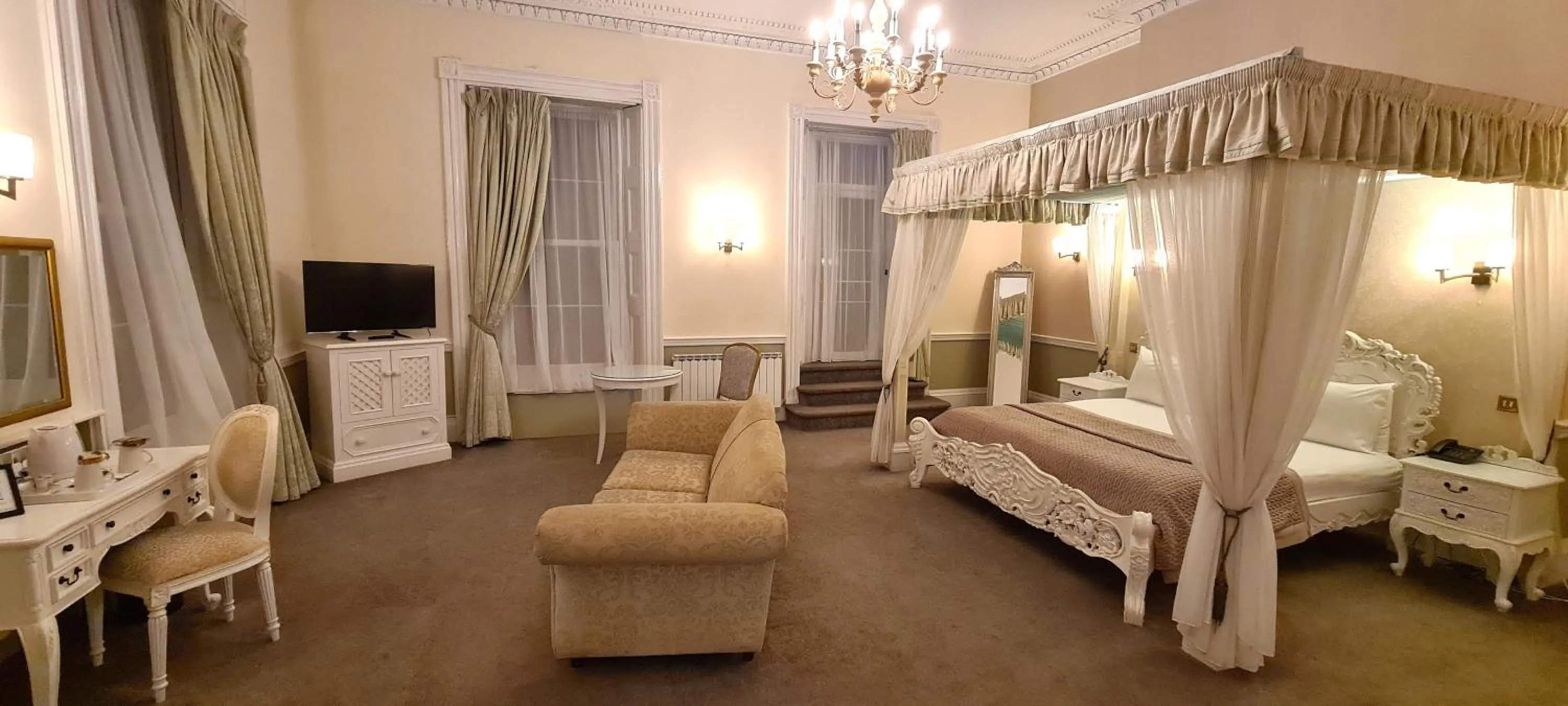 Bedroom, Bed in Manor Of Groves Hotel, Golf & Health Club