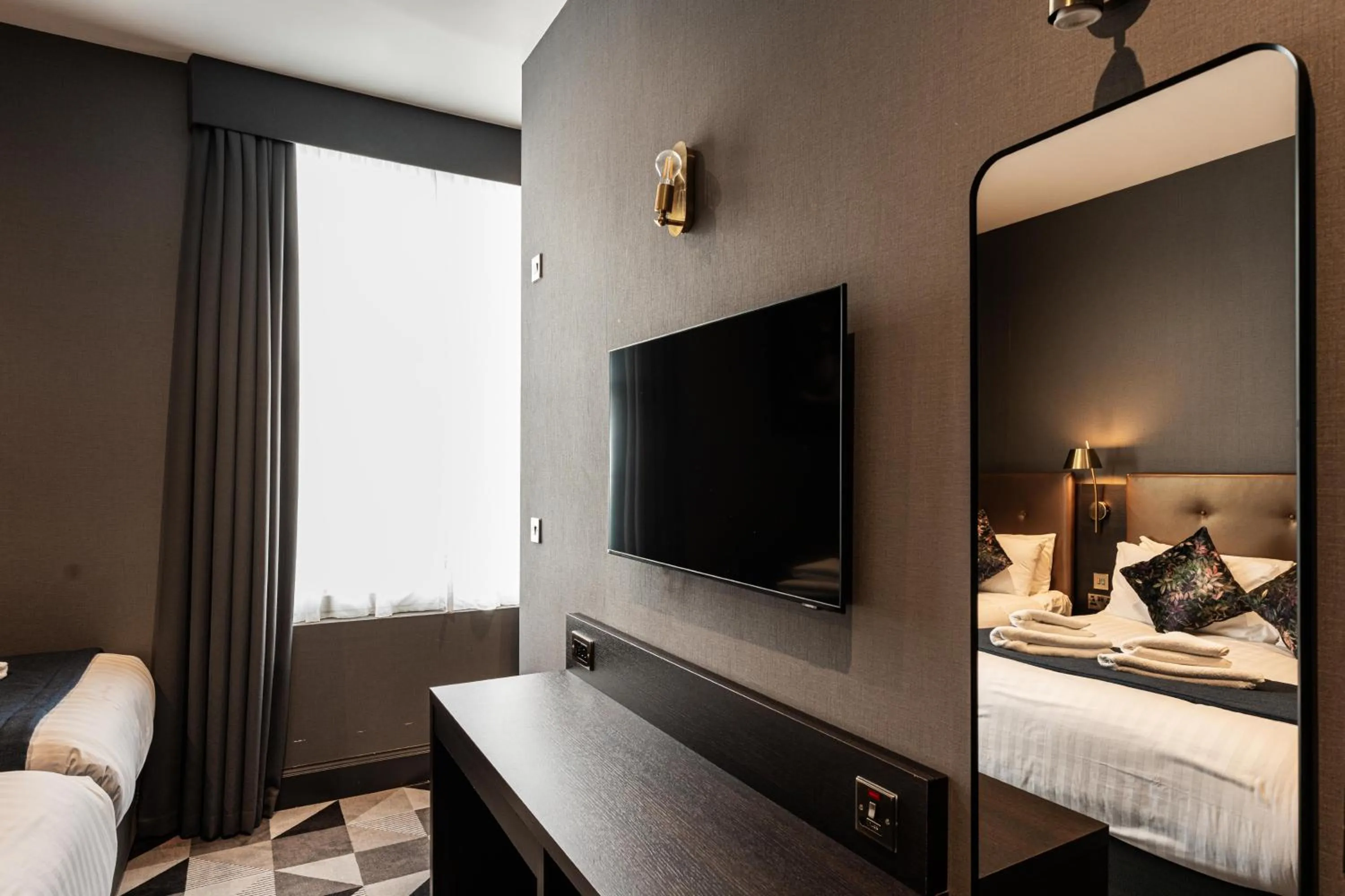 Bed in The House on Warwick