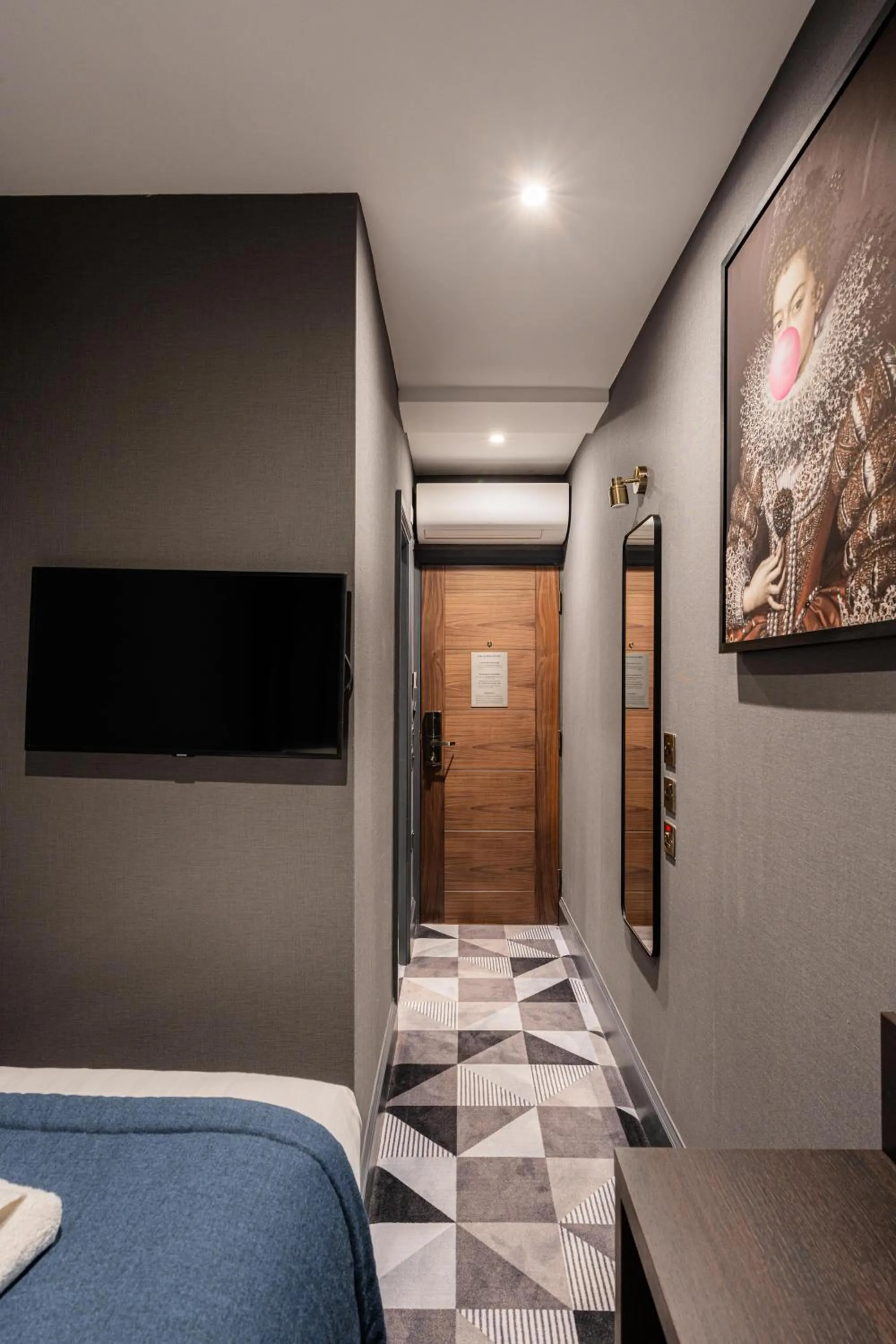 Bedroom, Bed in The House on Warwick