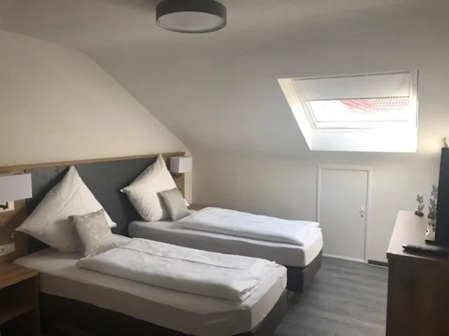 Bedroom, Bed in Hotel Lamm