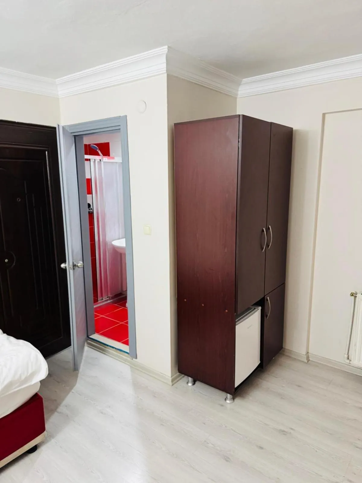 Toilet, Bed in Red White Hotel