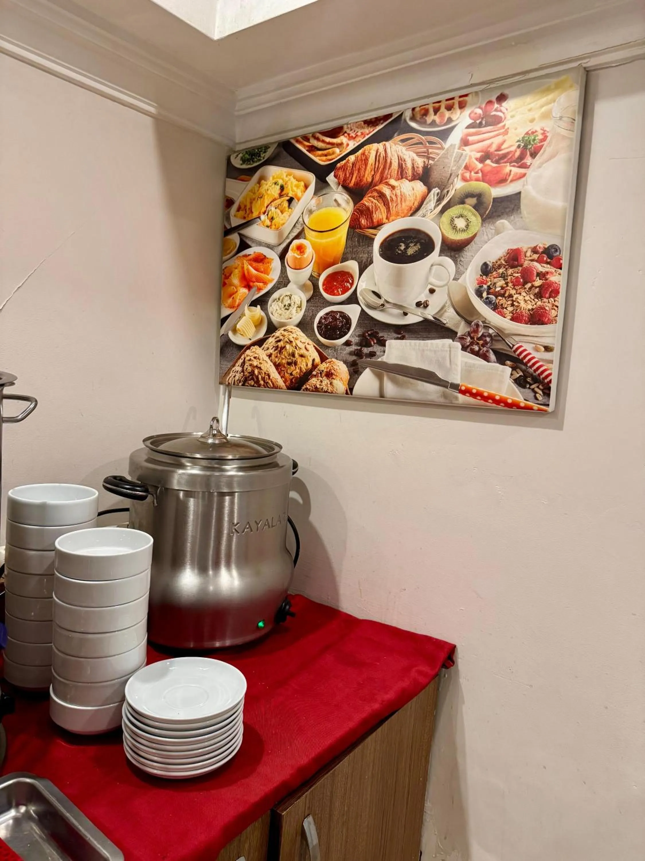 Kitchen or kitchenette in Red White Hotel