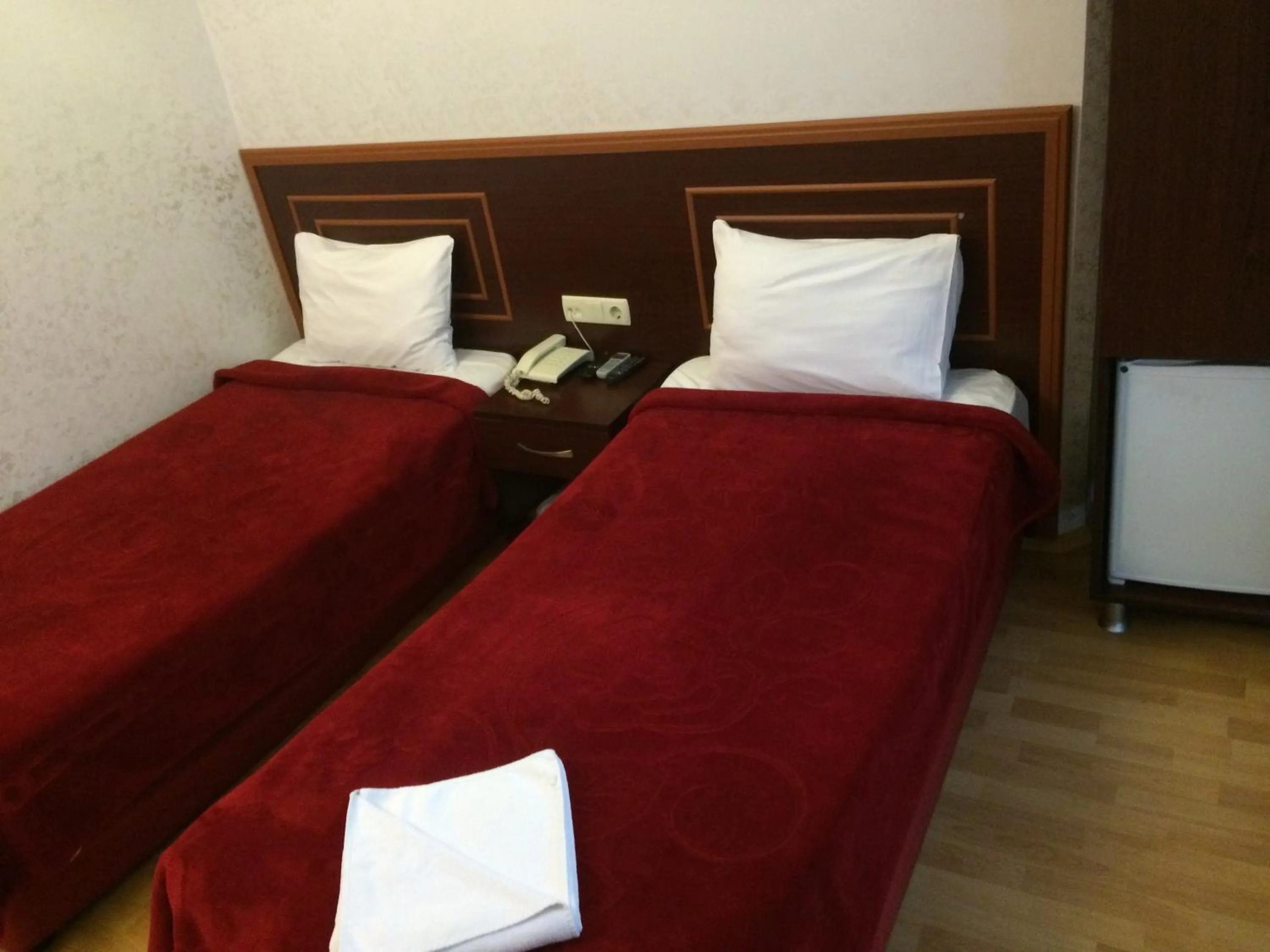 Bedroom, Bed in Red White Hotel