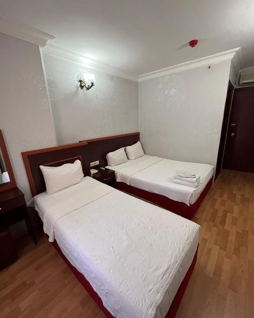 Photo of the whole room, Bed in Red White Hotel