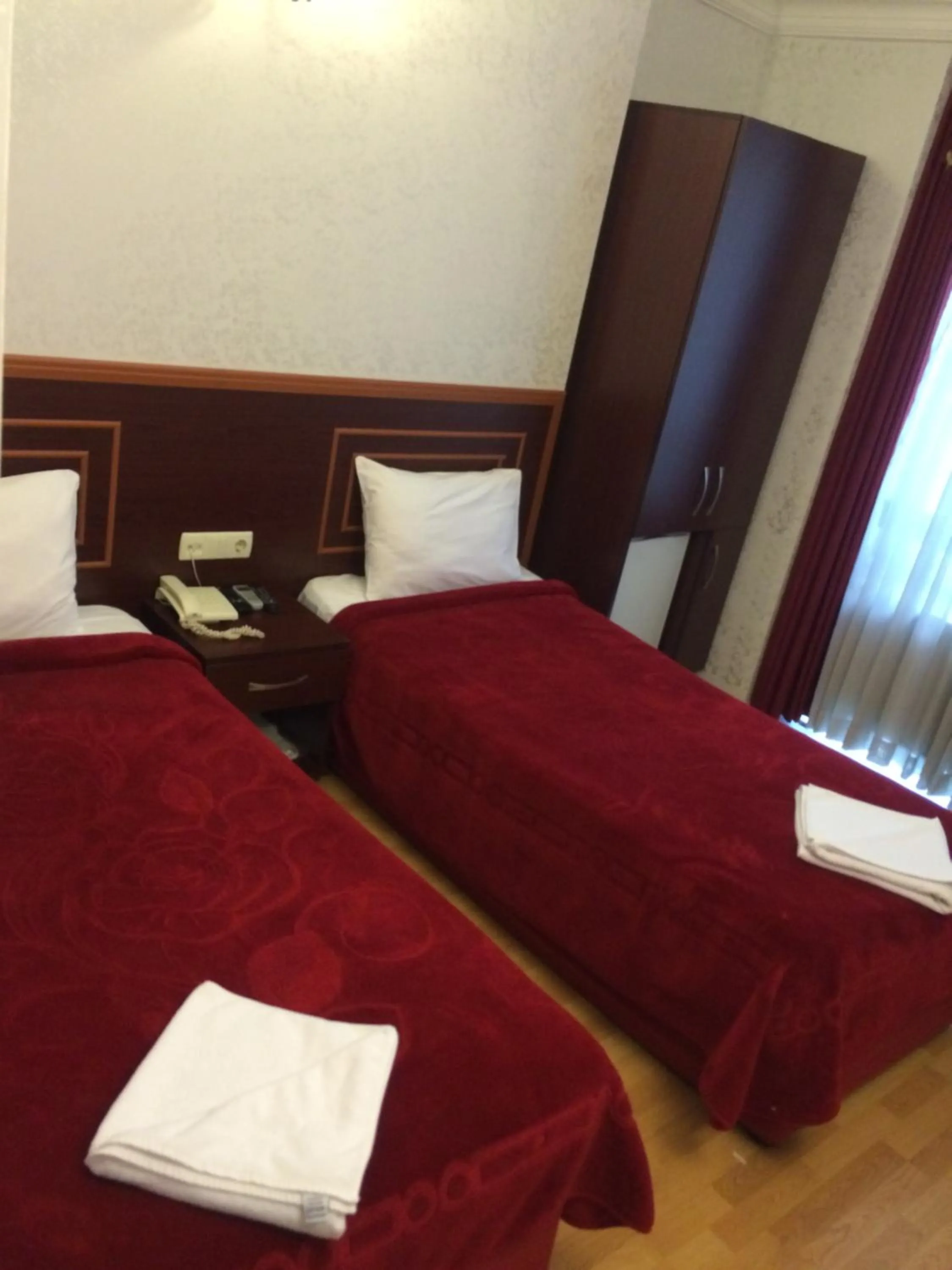 Bedroom, Bed in Red White Hotel