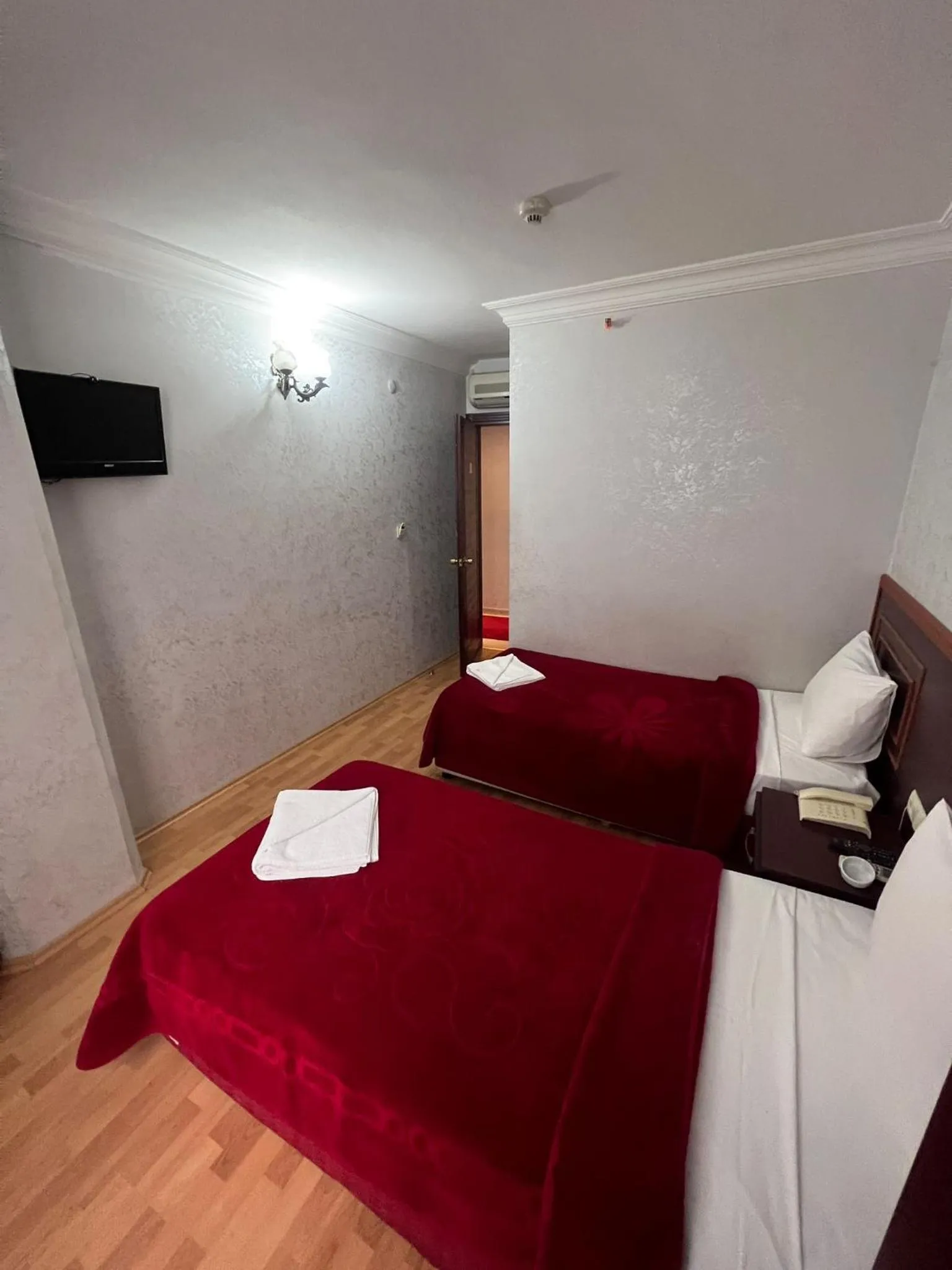 TV and multimedia, Bed in Red White Hotel