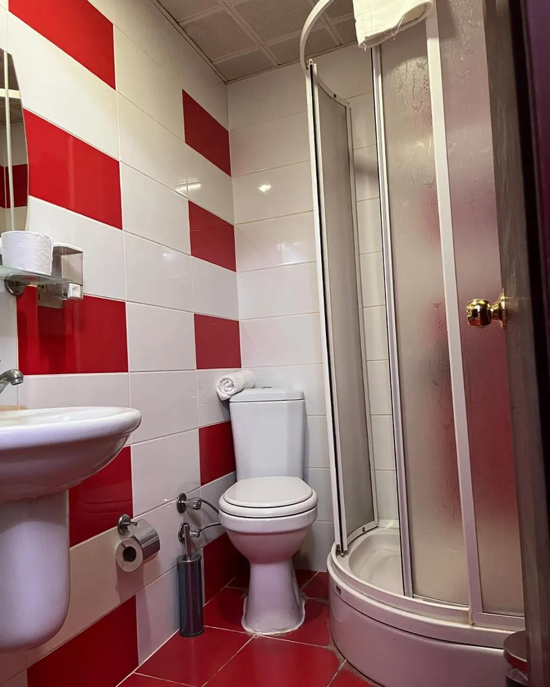 Shower in Red White Hotel
