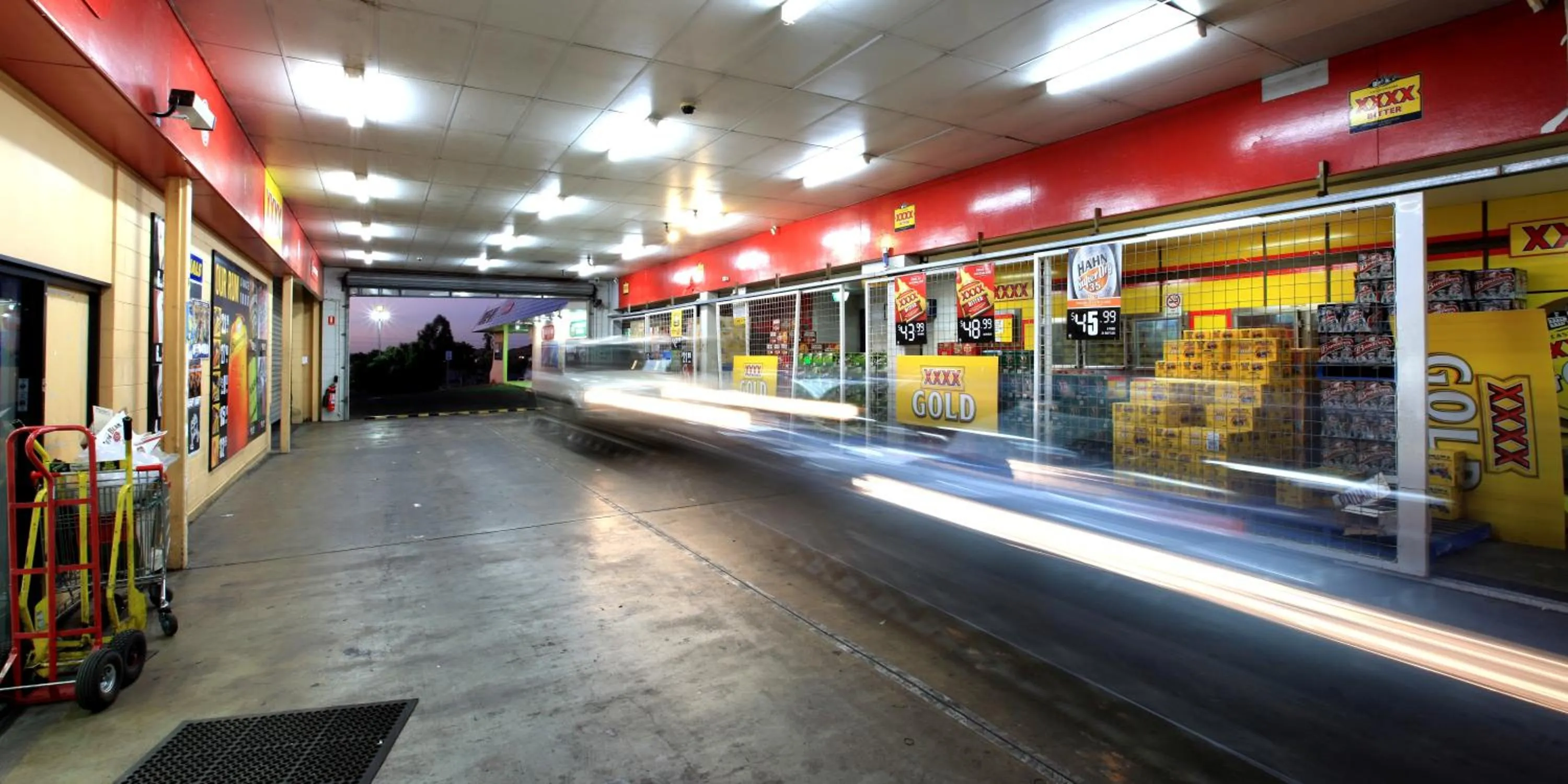 On-site shops in Overlander Hotel