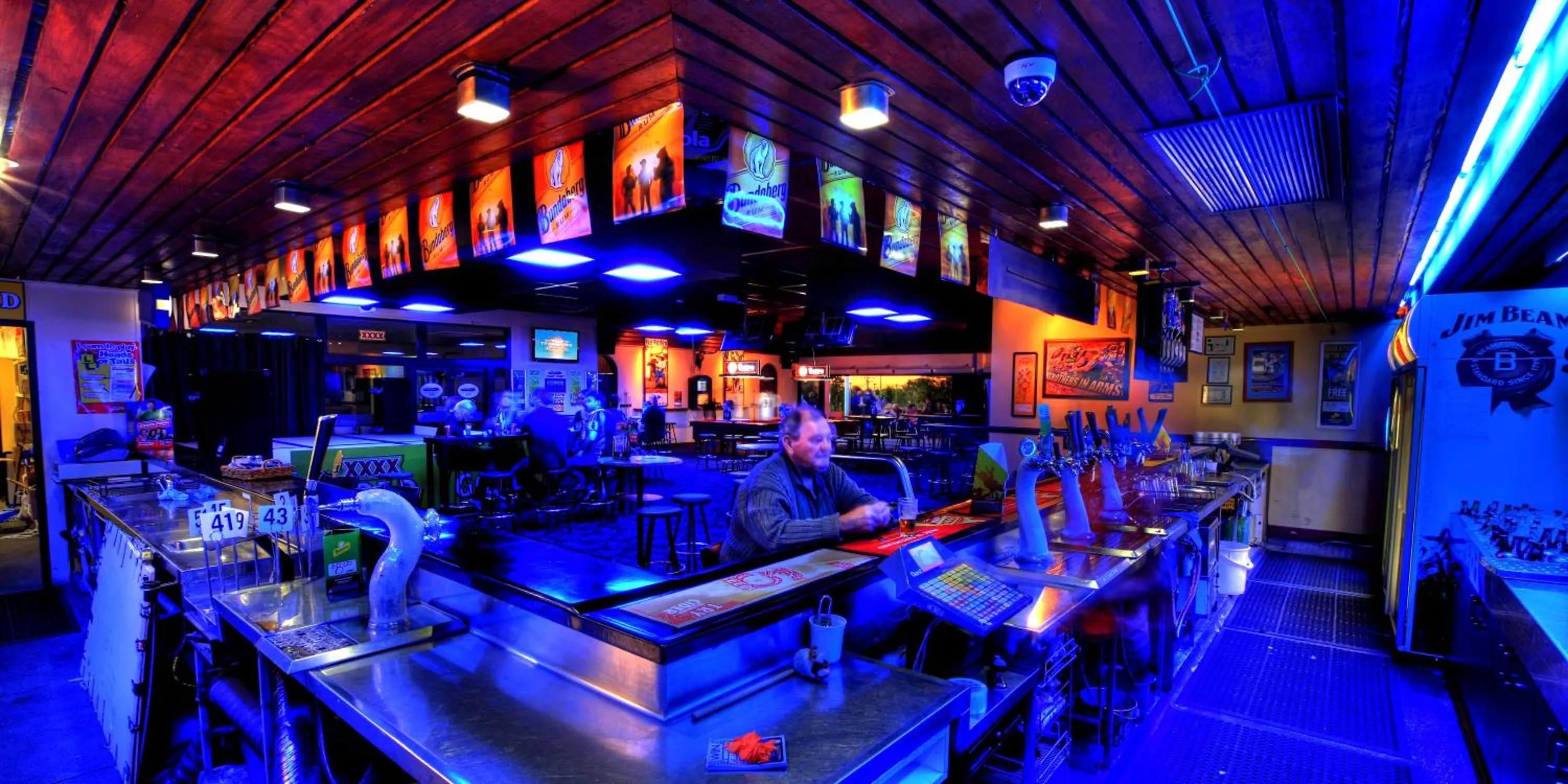 Communal lounge/ TV room in Overlander Hotel