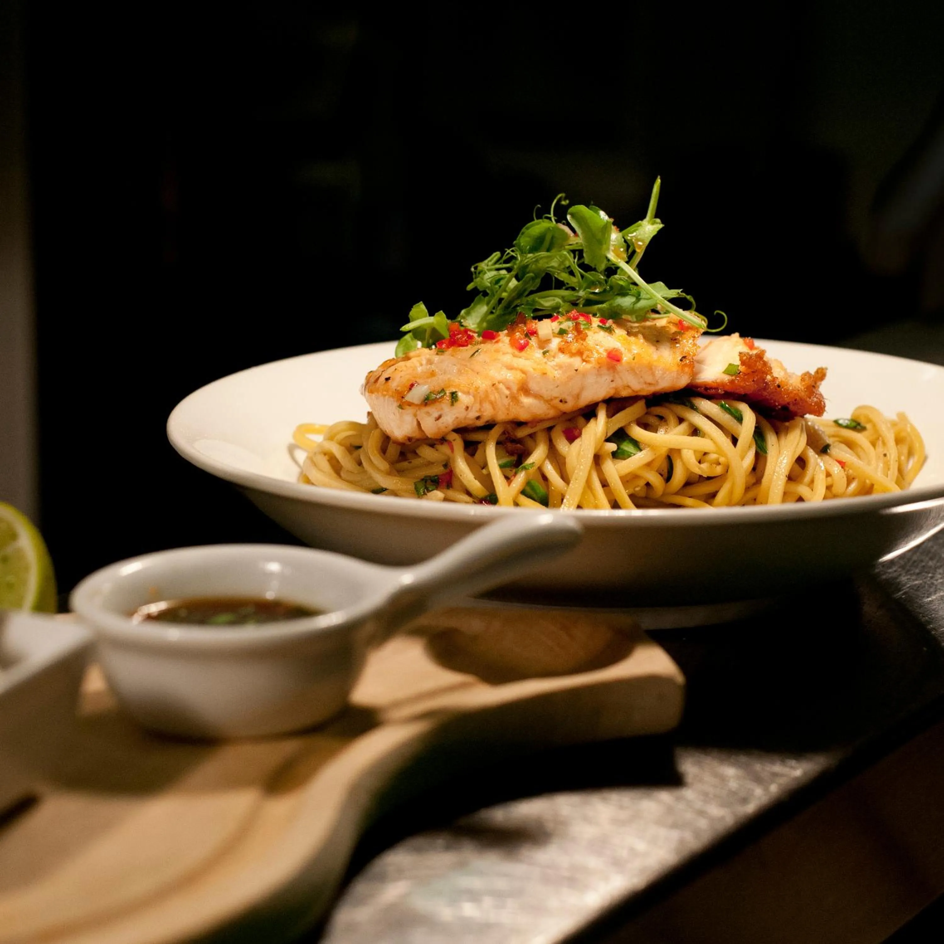 Restaurant/places to eat in Apollo Hotel