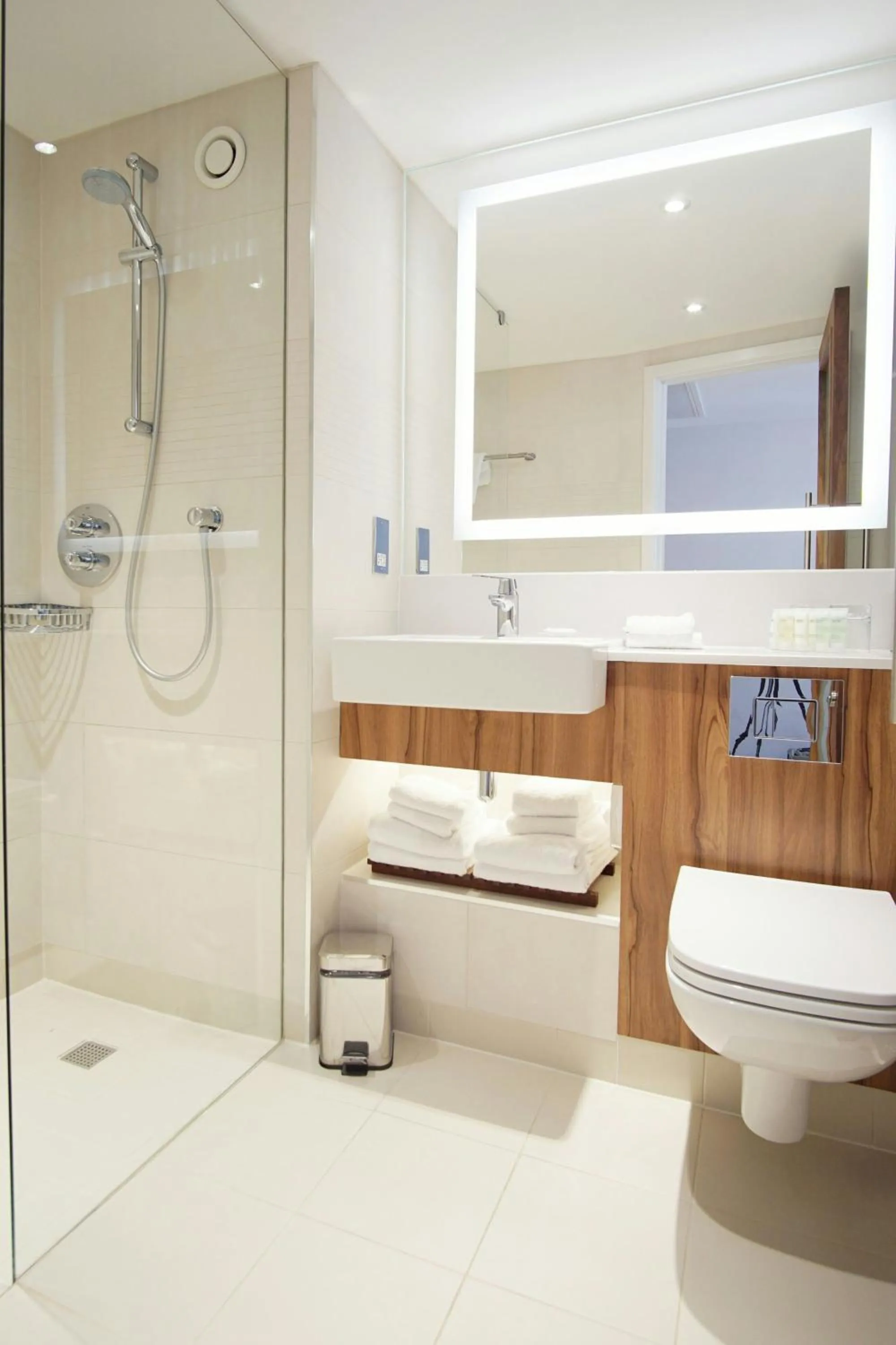 Bathroom in Courtyard by Marriott Glasgow Airport