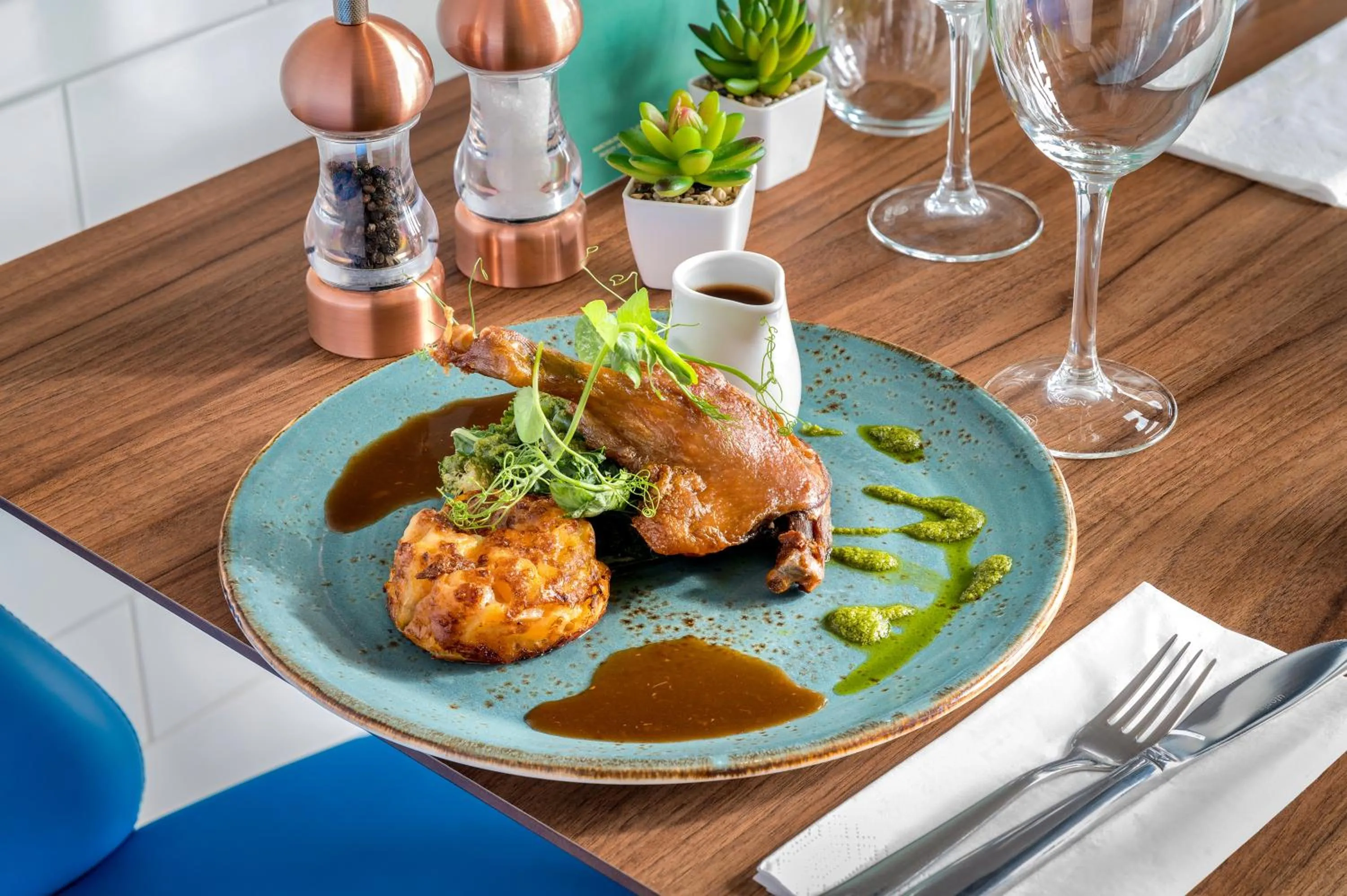 Restaurant/places to eat in Courtyard by Marriott Glasgow Airport