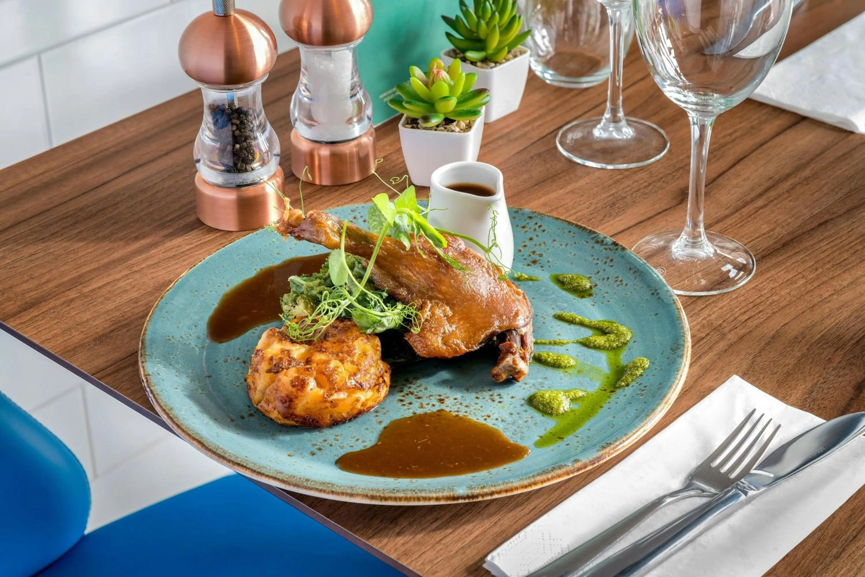 Restaurant/places to eat in Courtyard by Marriott Glasgow Airport