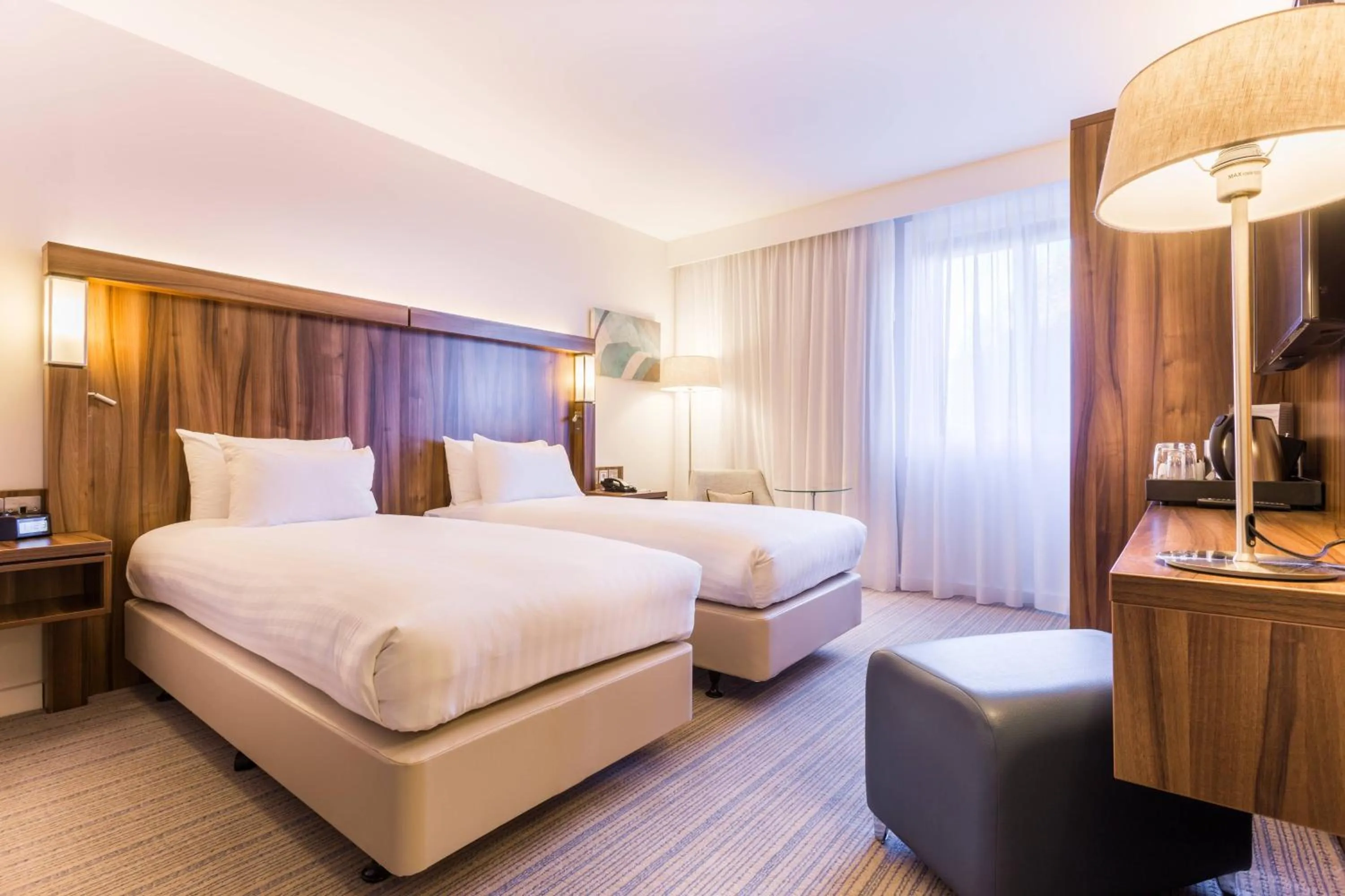 Photo of the whole room, Bed in Courtyard by Marriott Glasgow Airport