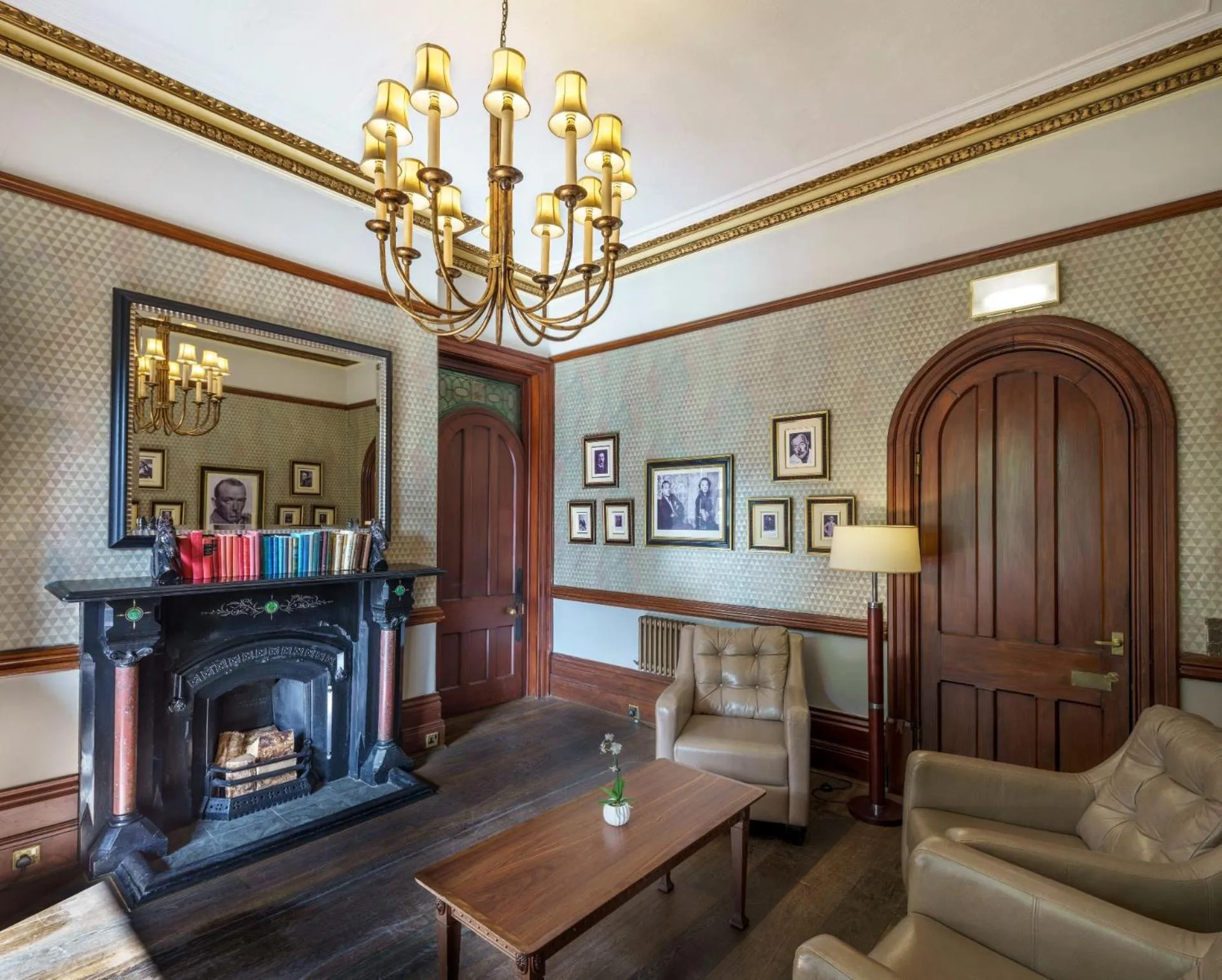 Lounge or bar in Macdonald Kilhey Court Hotel