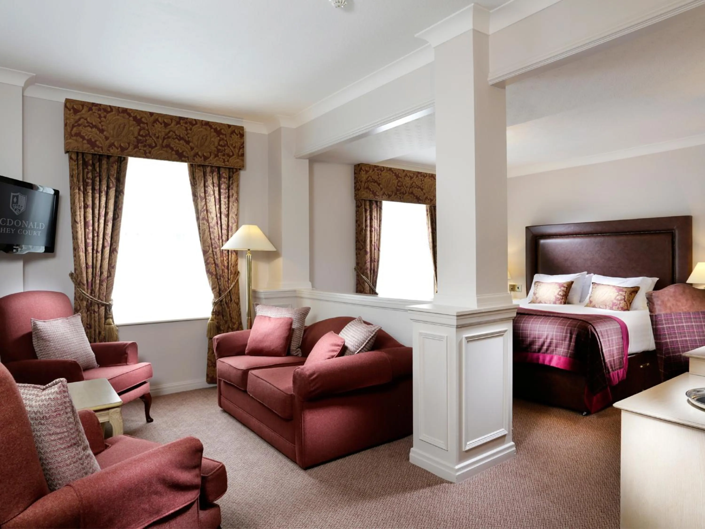 Bedroom, Bed in Macdonald Kilhey Court Hotel