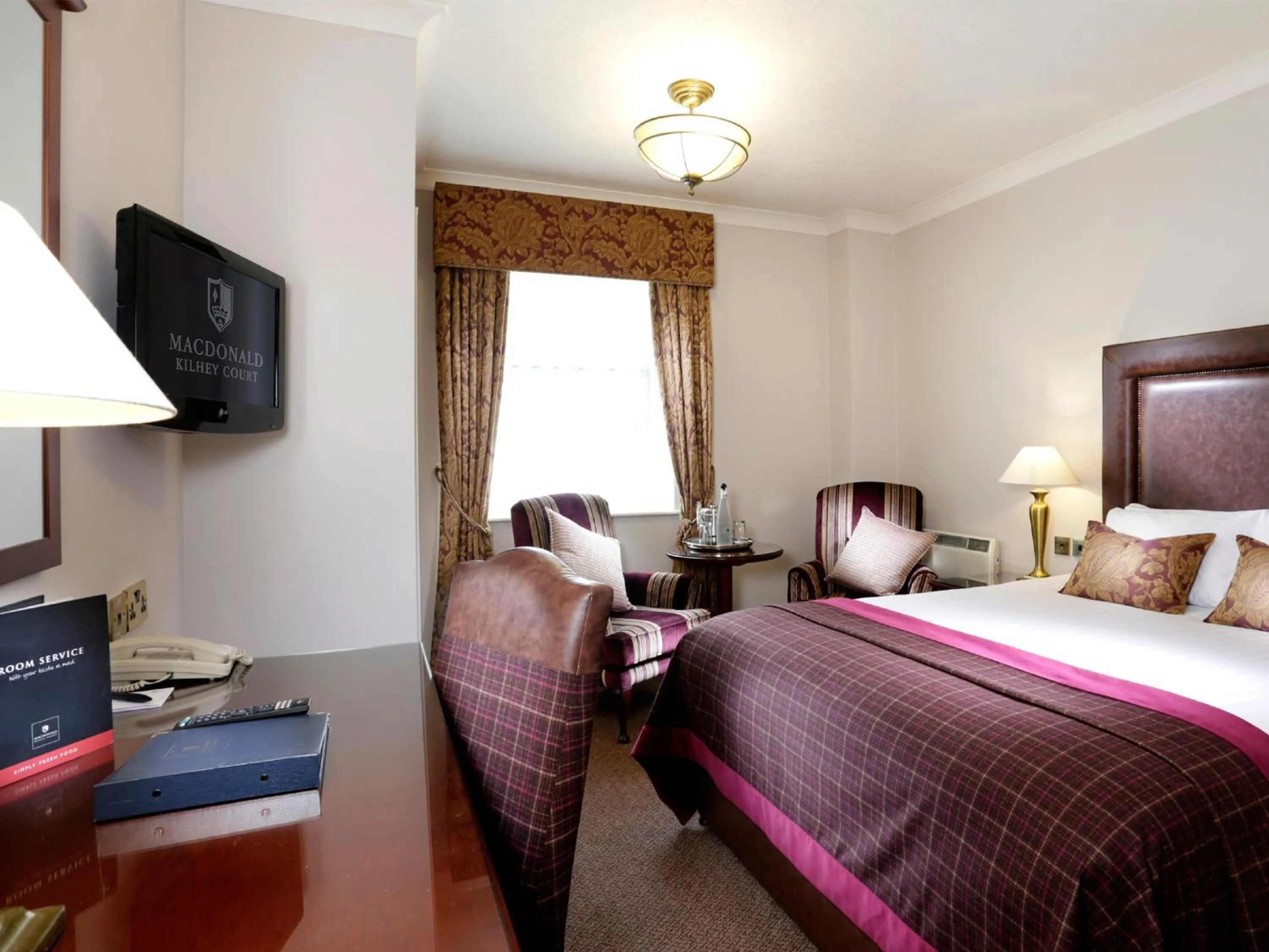 Bedroom, Bed in Macdonald Kilhey Court Hotel