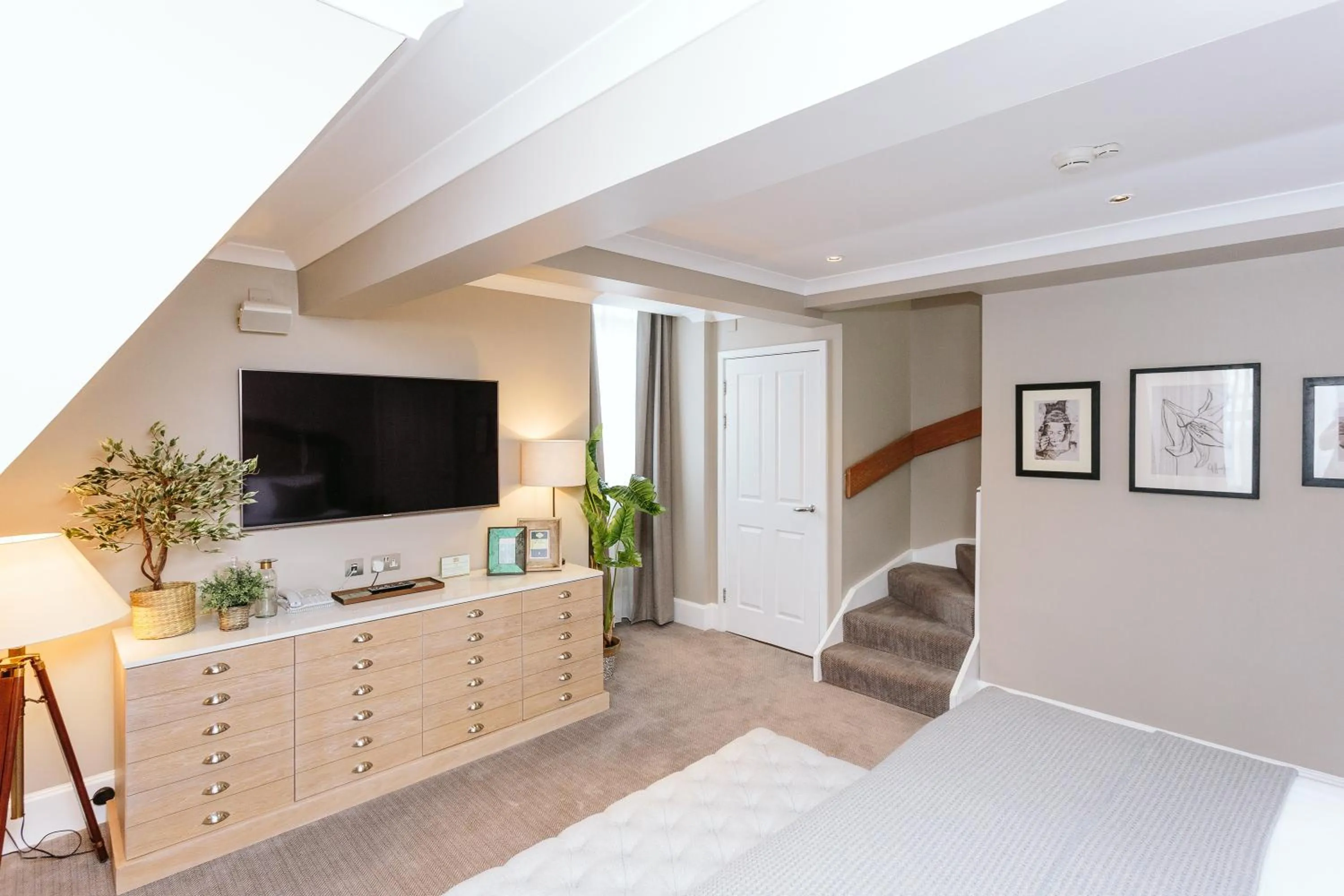 Bedroom, Bed in The Scotsman Hotel