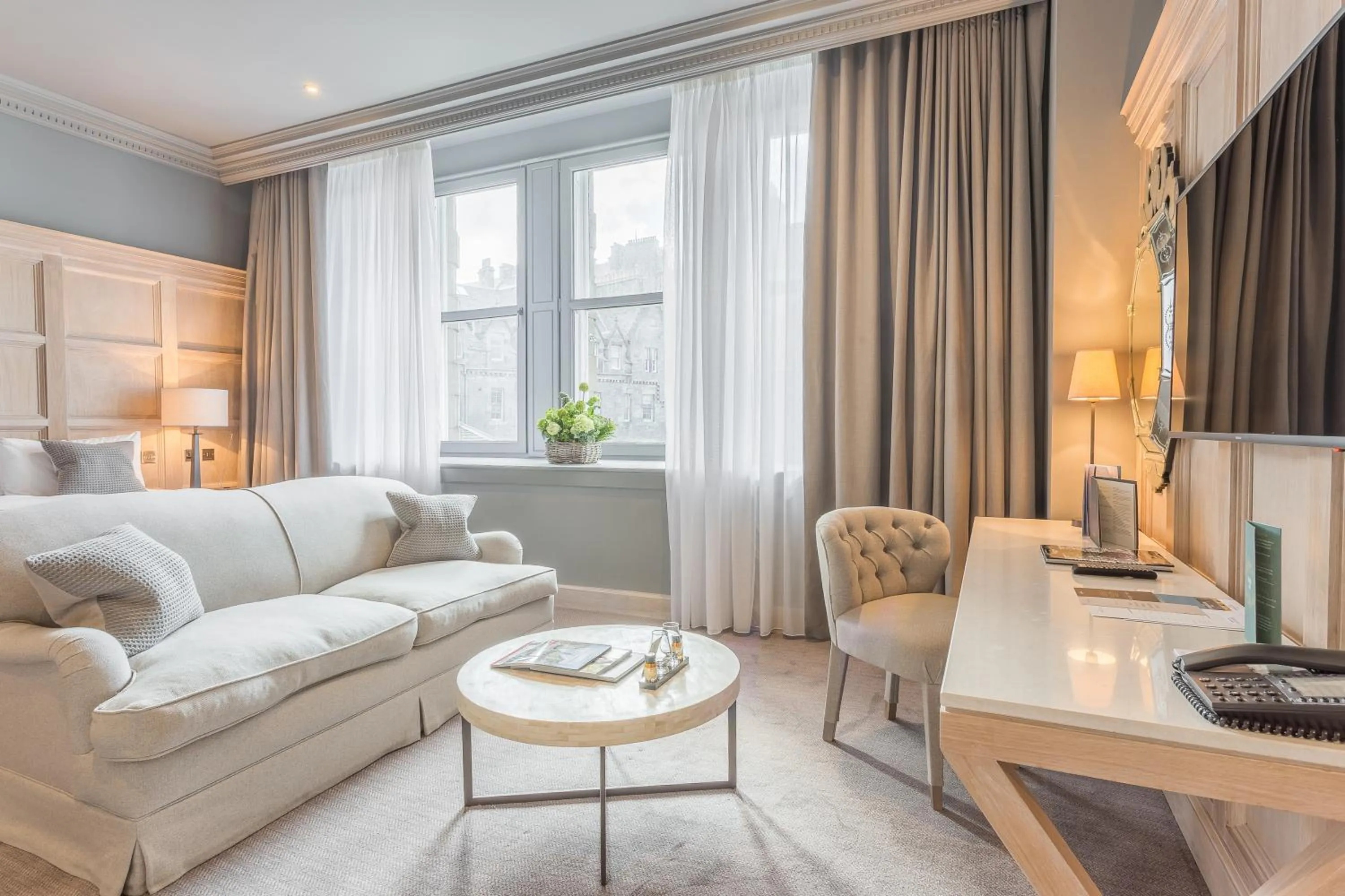 TV and multimedia in The Scotsman Hotel