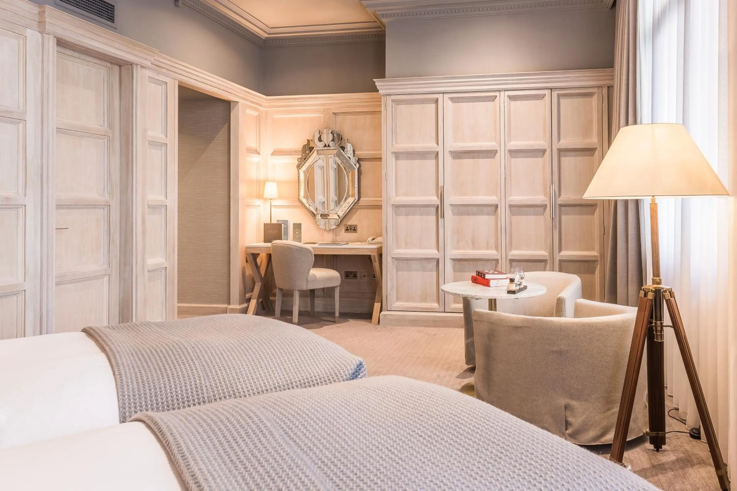 Photo of the whole room, Bed in The Scotsman Hotel