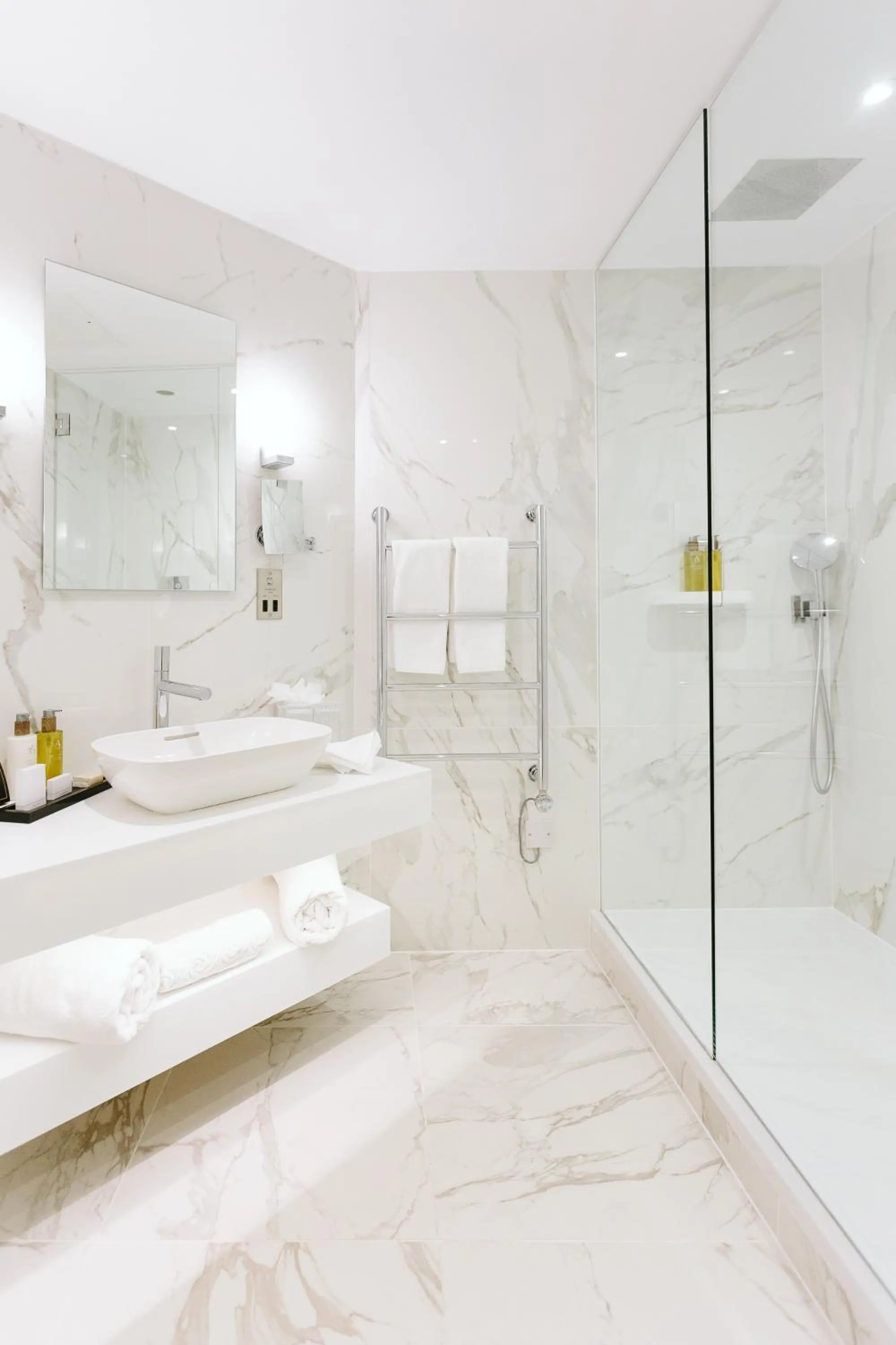 Bathroom, Bed in The Scotsman Hotel