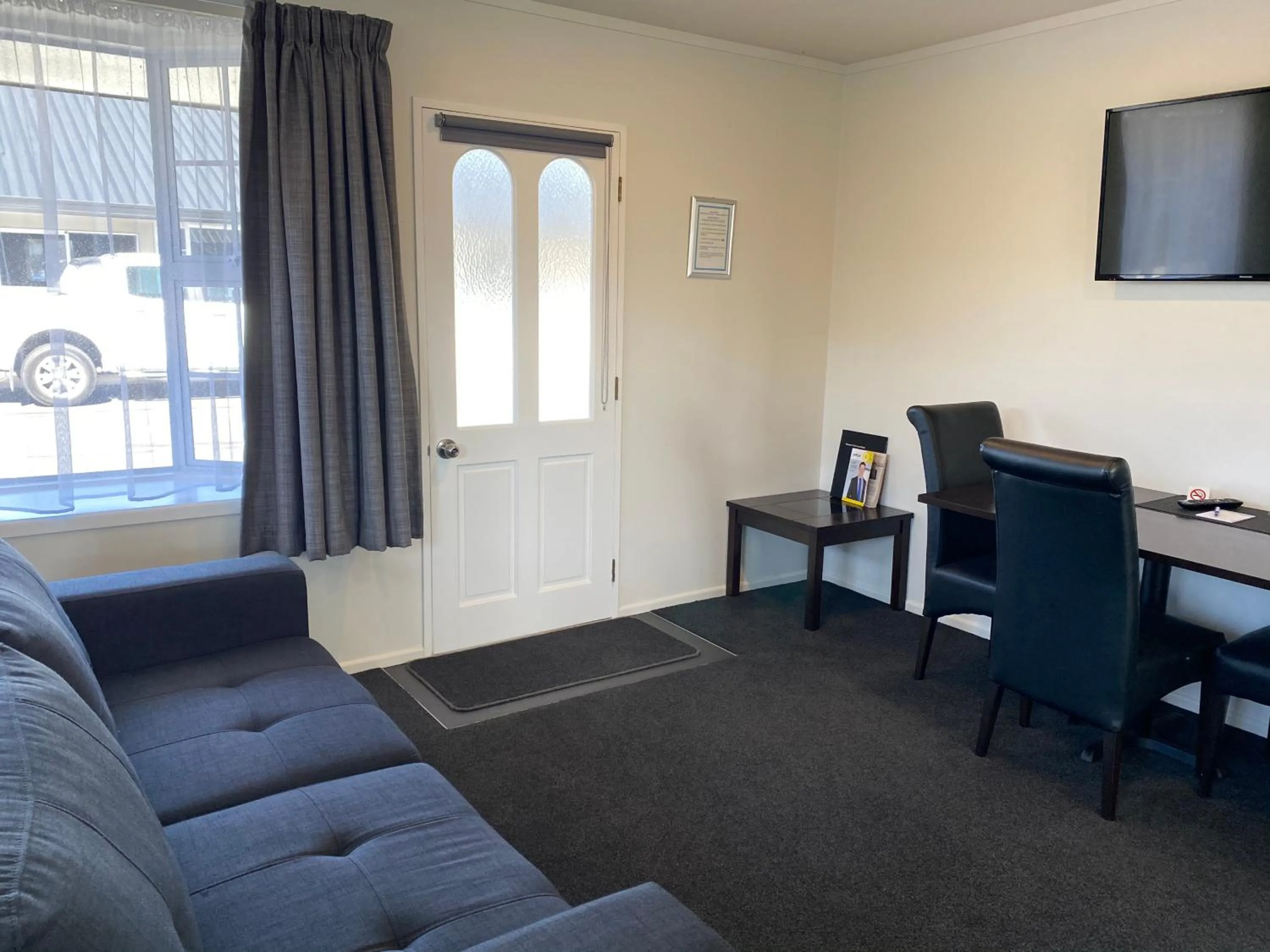 Living room in Riverlea Motel