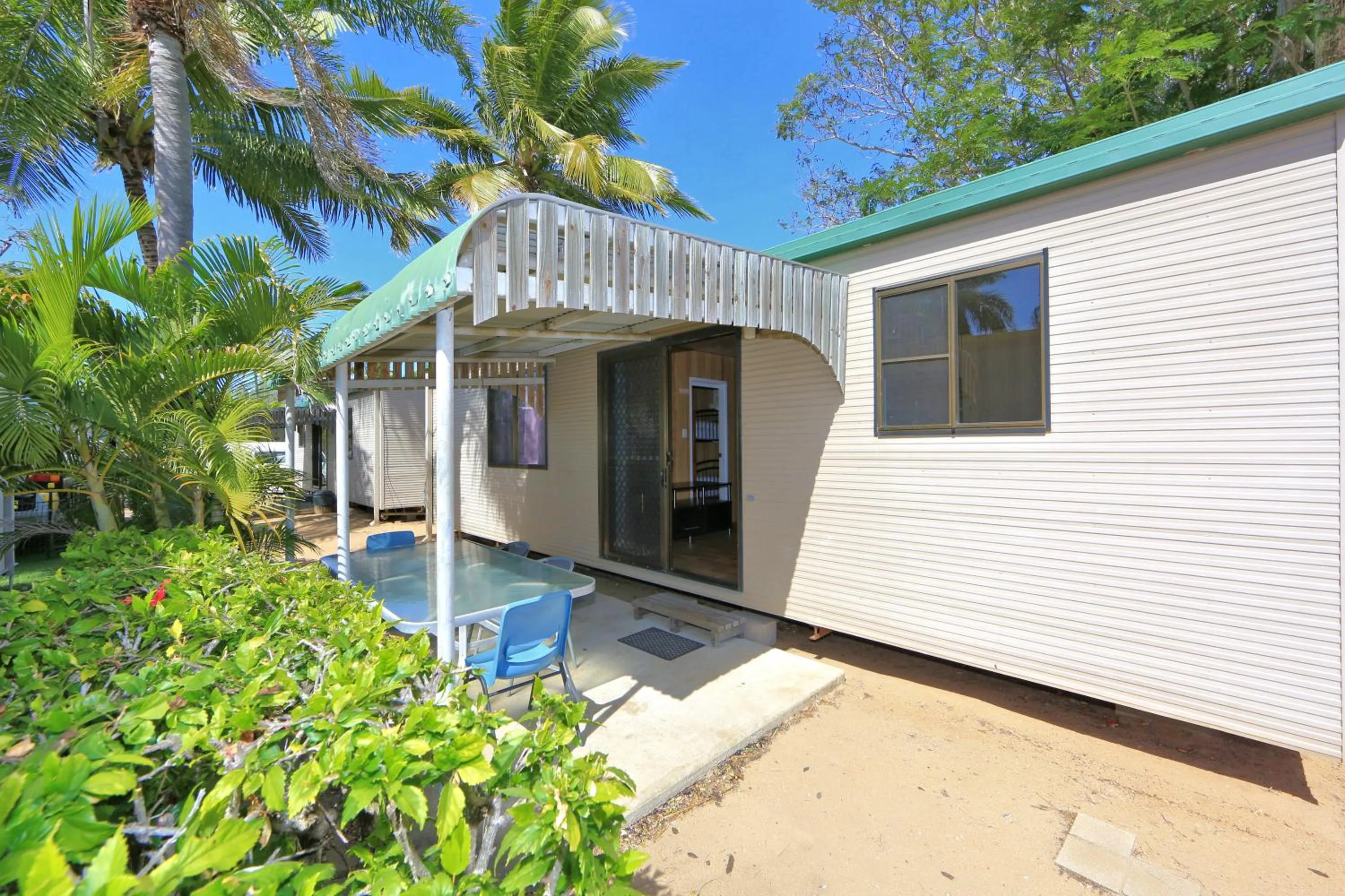 Photo of the whole room in Alva Beach Tourist Park