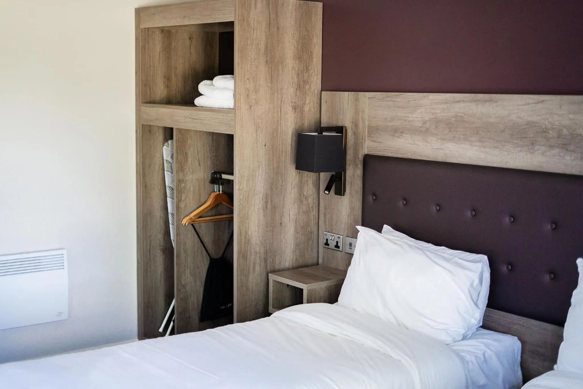 Bed in Wychwood Park Hotel and Golf Club