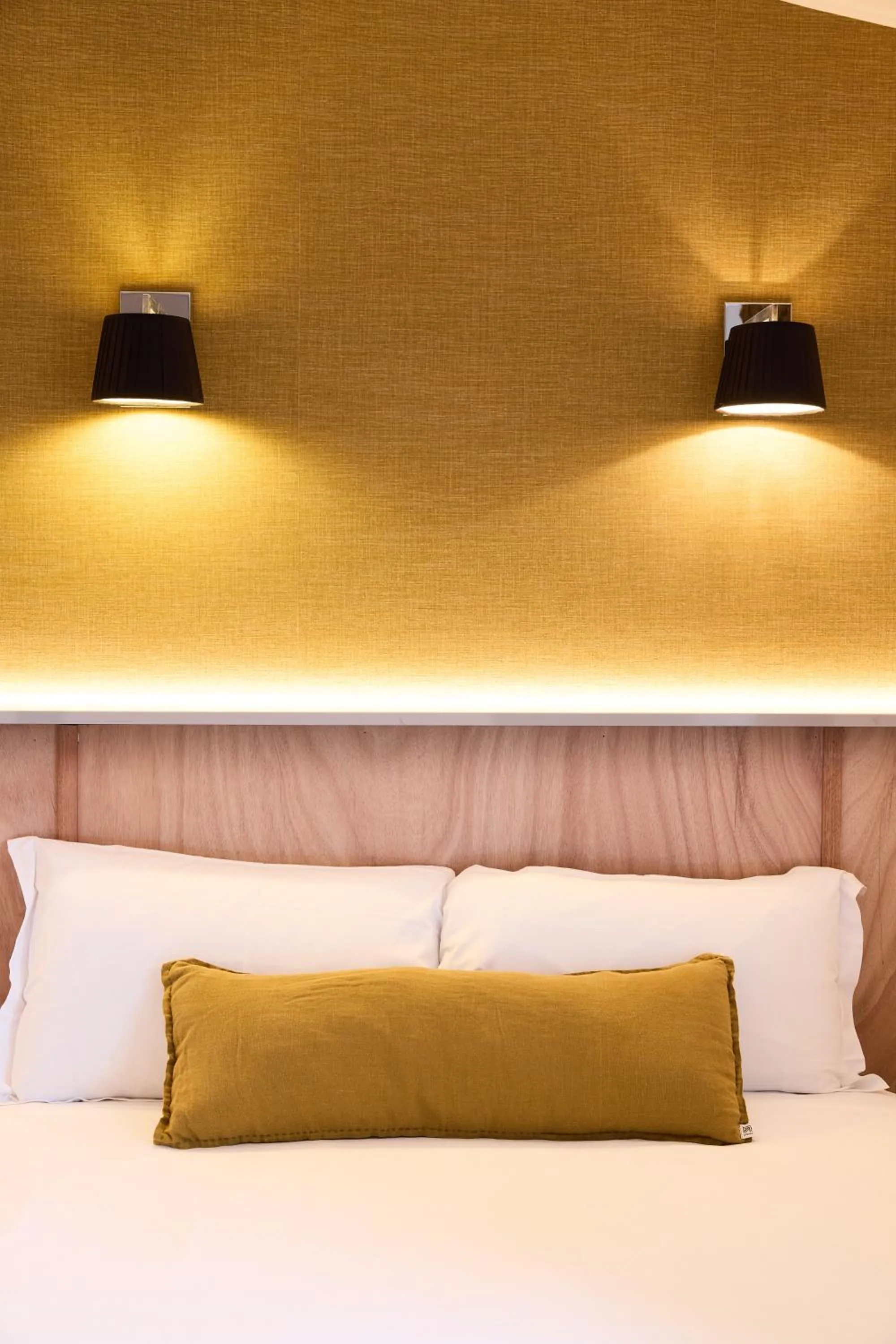 Bed in Hôtel Henri IV