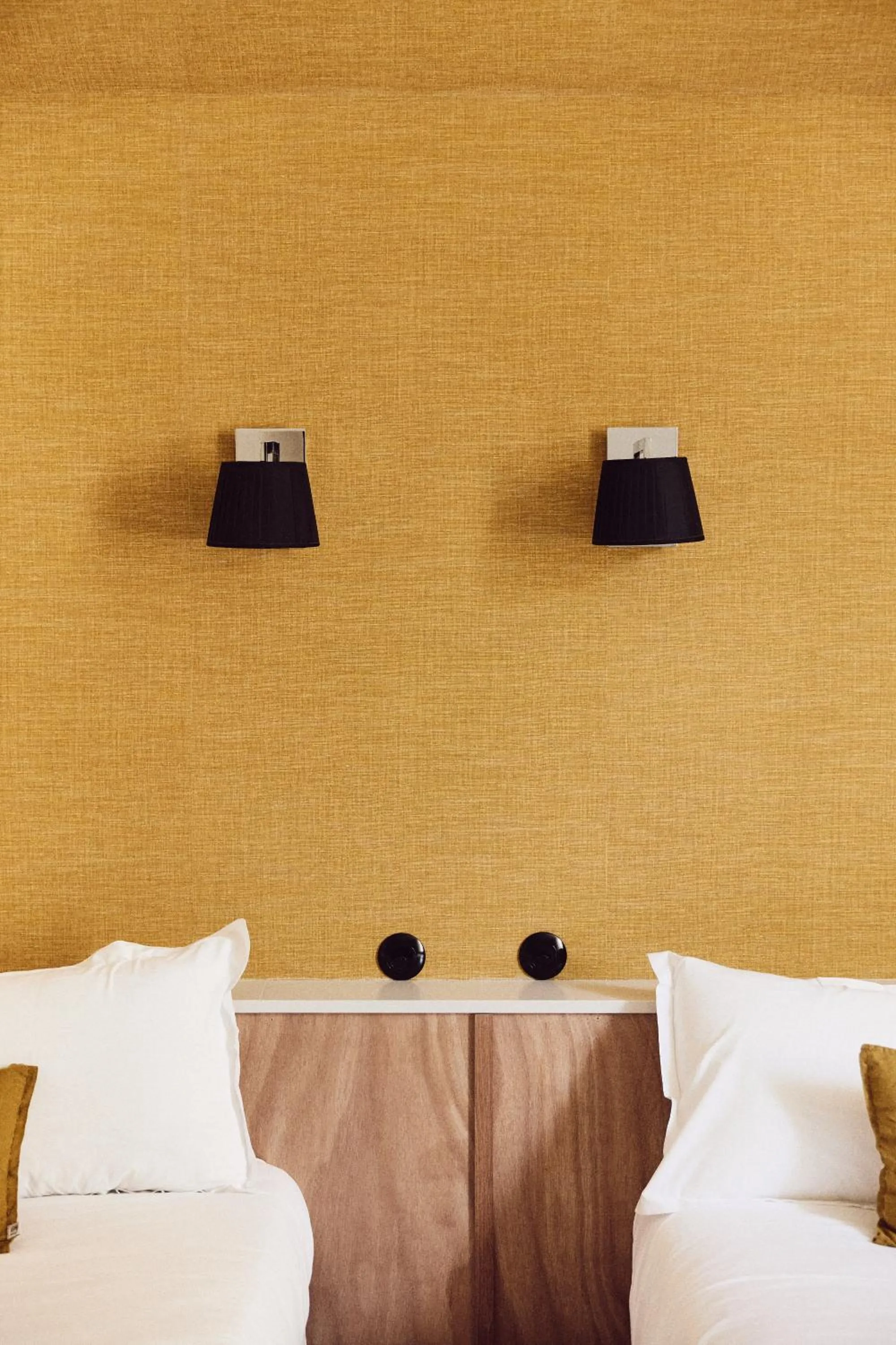 Photo of the whole room, Bed in Hôtel Henri IV