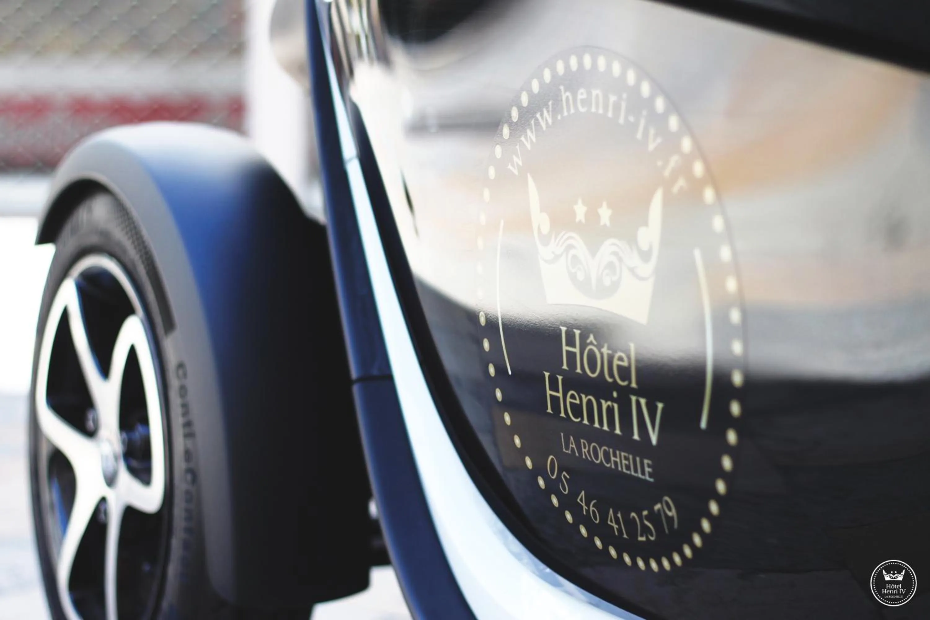 Property logo or sign in Hôtel Henri IV