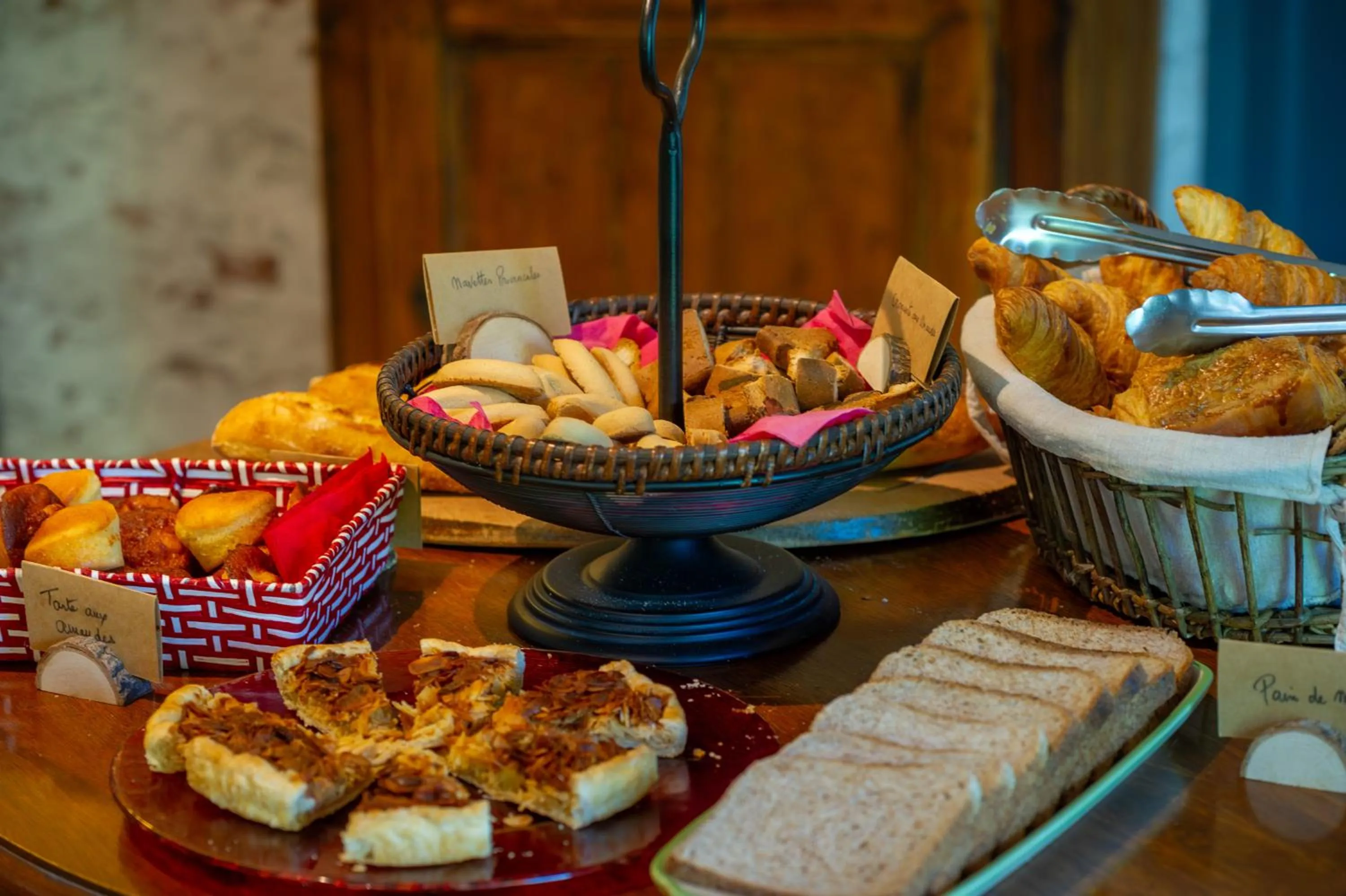 Breakfast in Logis Auberge De Tavel