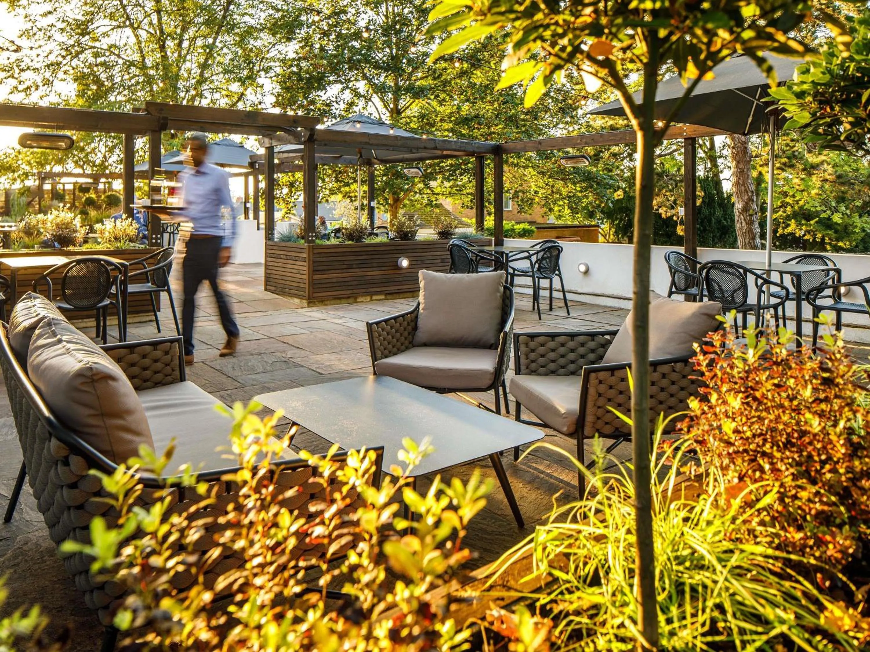 Lounge or bar in Mercure Oxford Hawkwell House Hotel