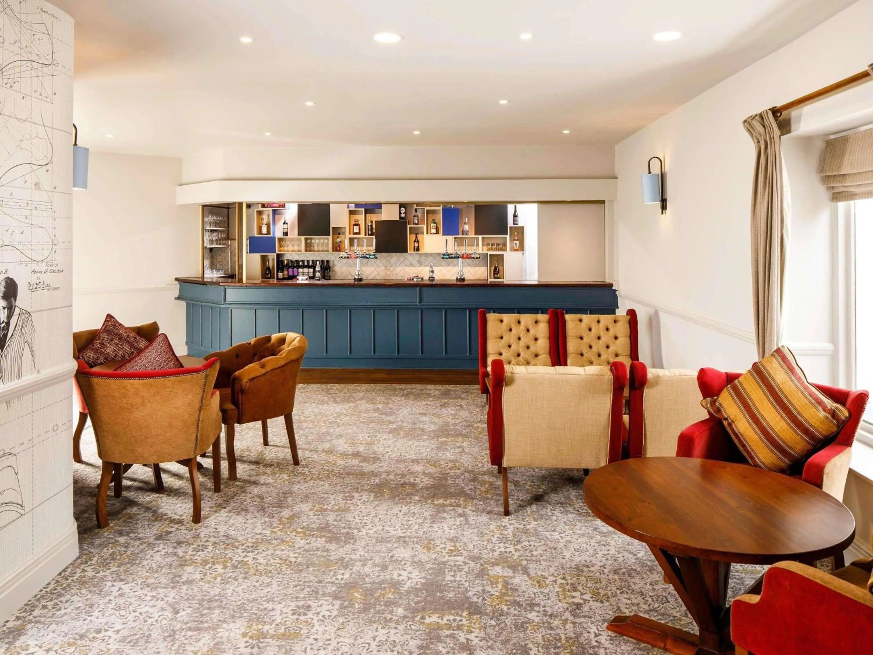 Lounge or bar in Mercure Oxford Hawkwell House Hotel