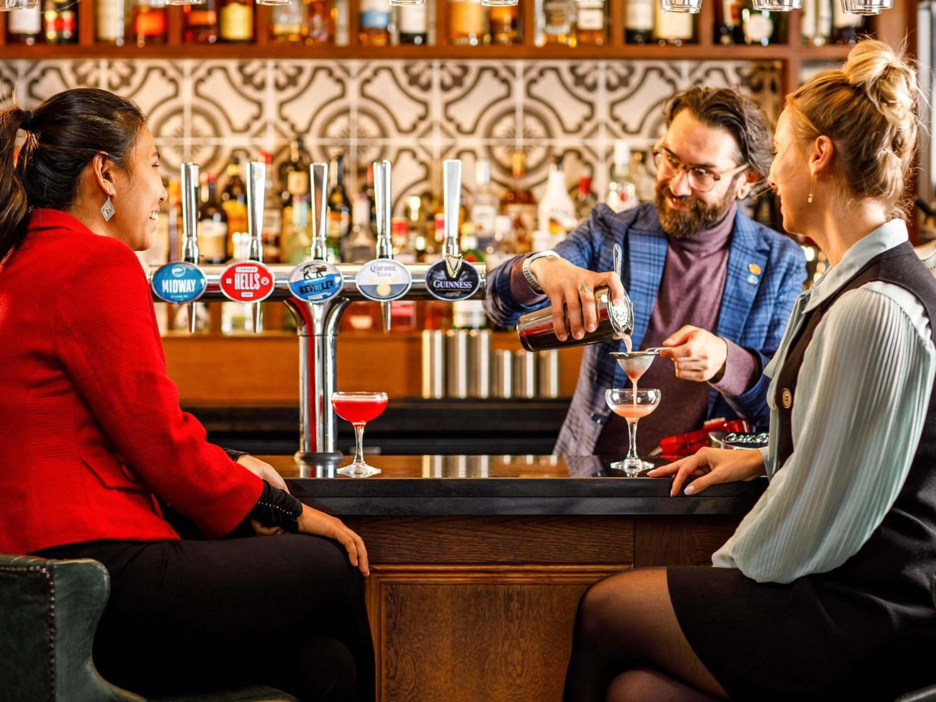 Lounge or bar in Mercure Oxford Hawkwell House Hotel