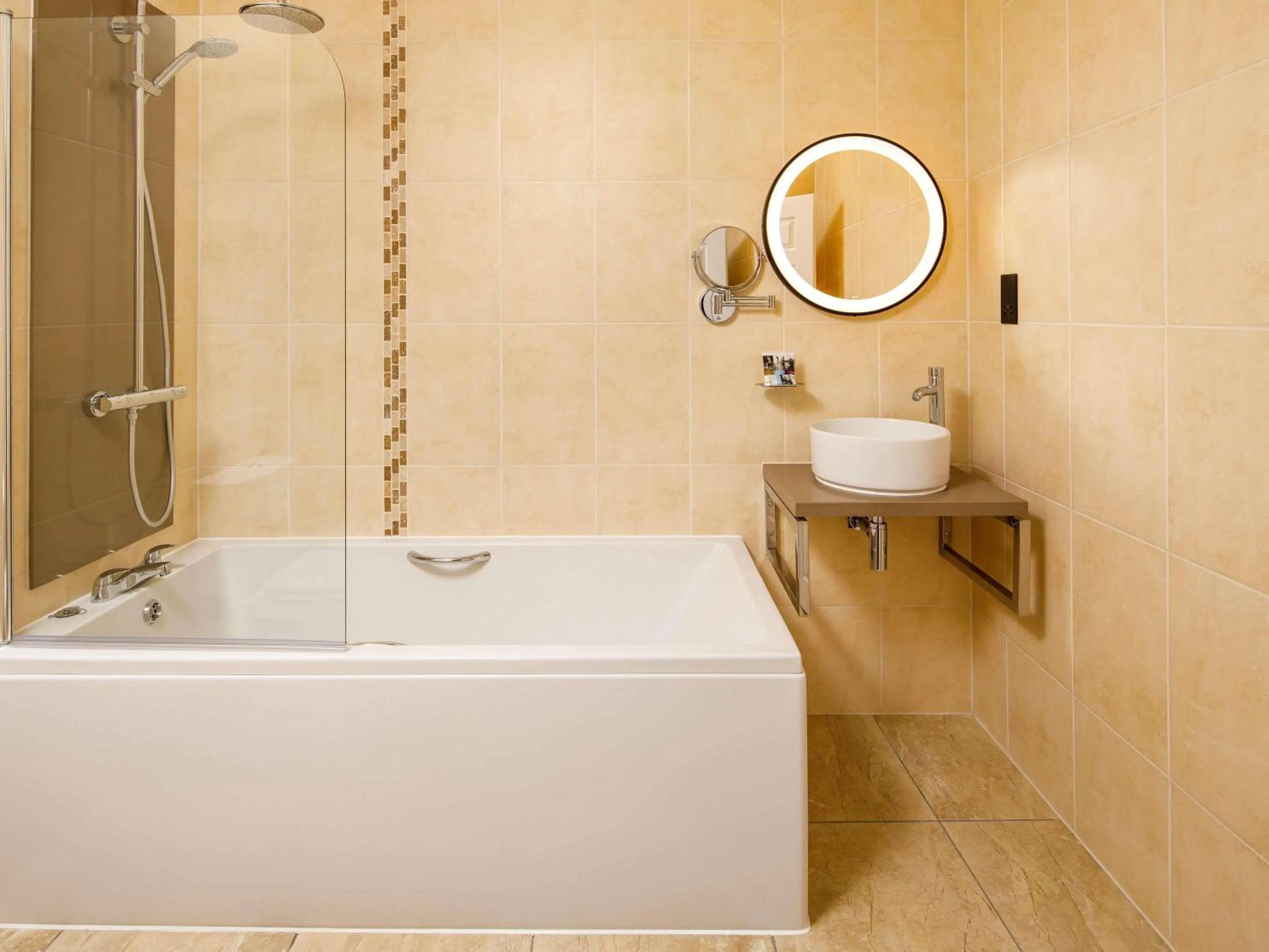 Bedroom in Mercure Oxford Hawkwell House Hotel