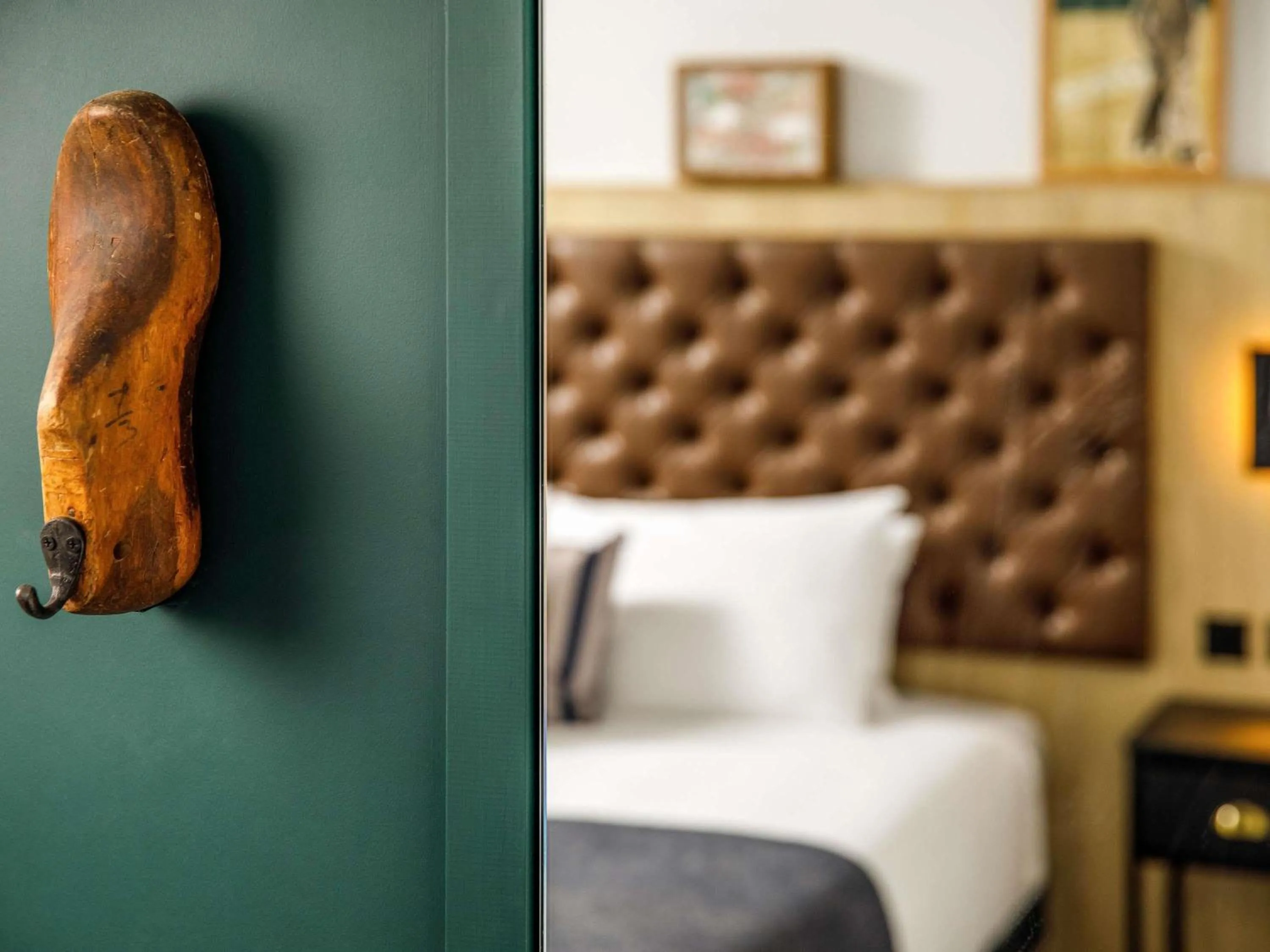 Bedroom, Bed in Mercure Oxford Hawkwell House Hotel