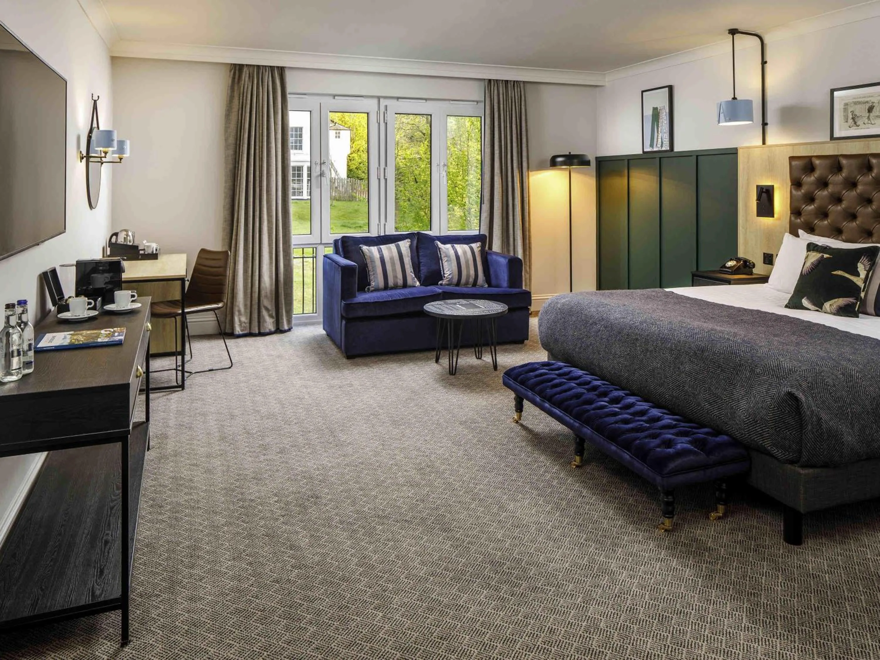 Bedroom in Mercure Oxford Hawkwell House Hotel