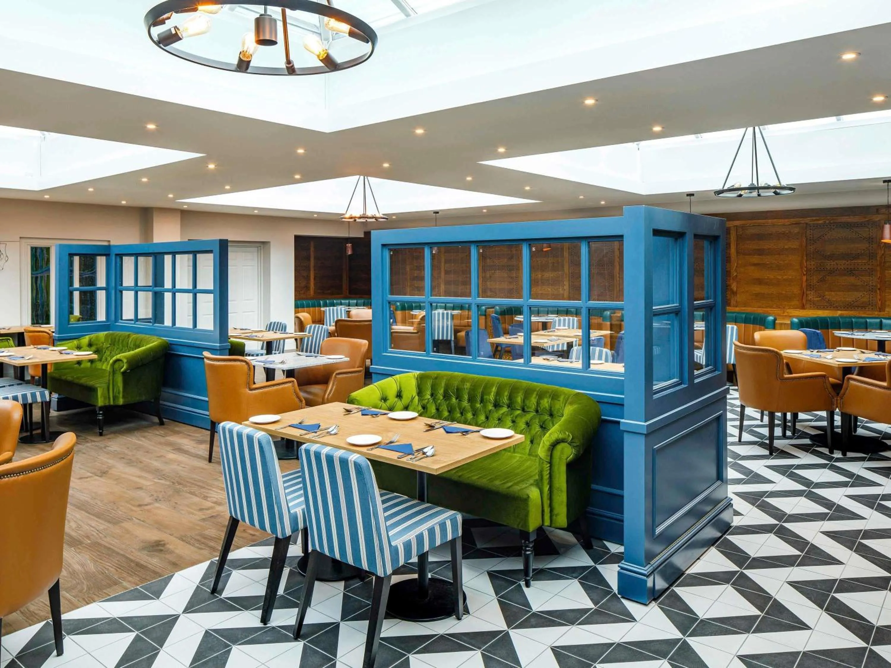 Property building in Mercure Oxford Hawkwell House Hotel