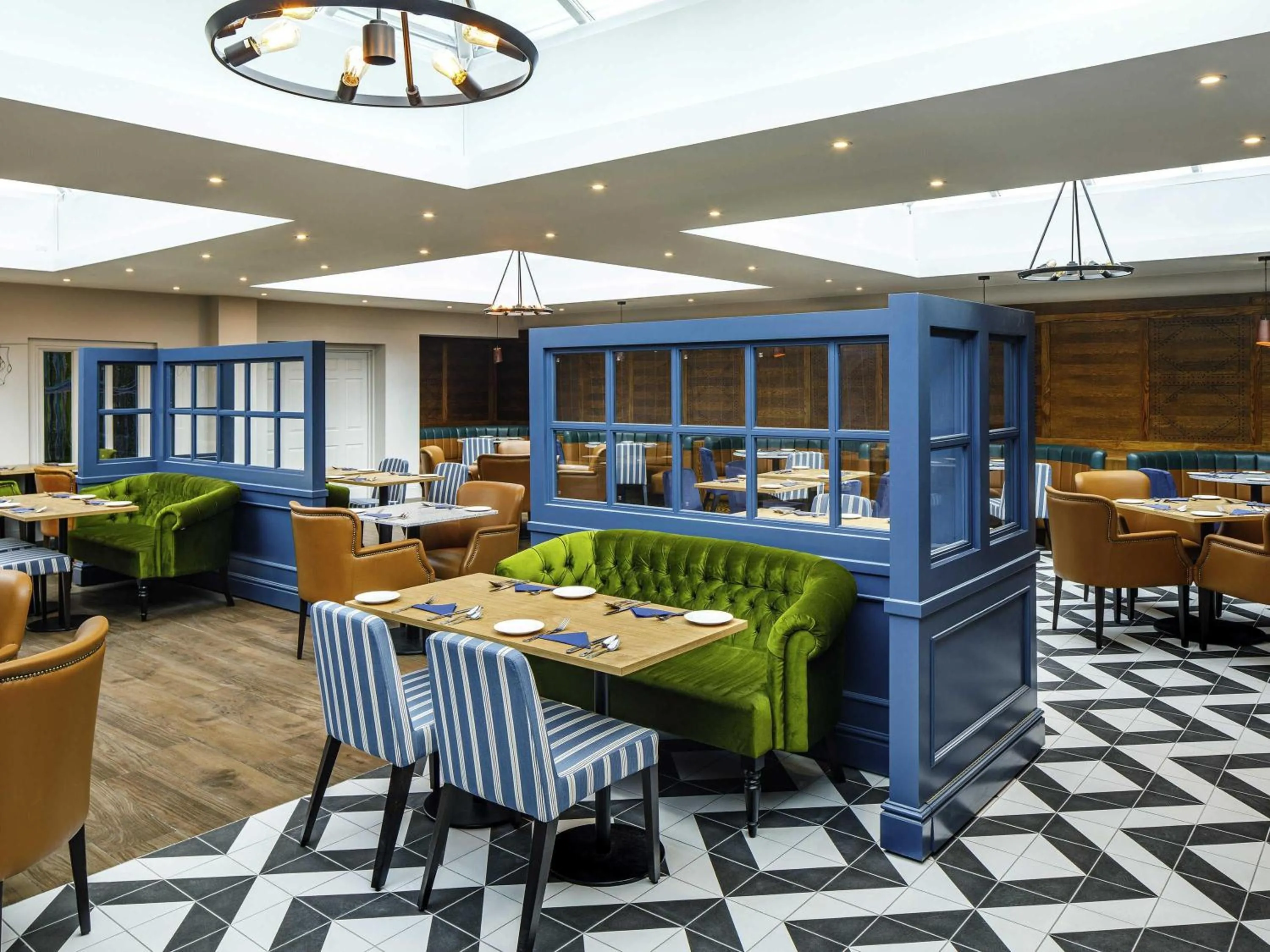 Property building in Mercure Oxford Hawkwell House Hotel