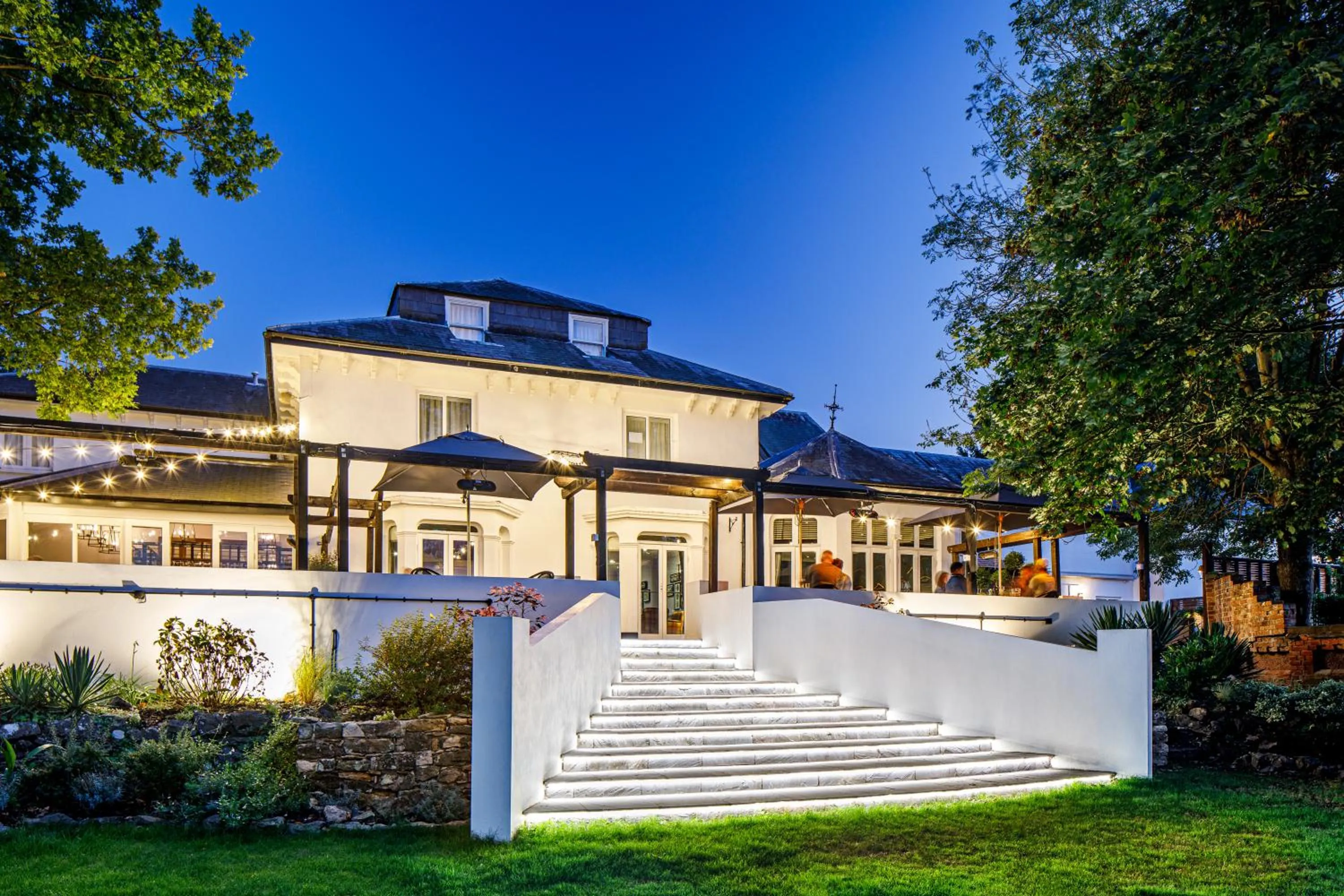 Property building in Mercure Oxford Hawkwell House Hotel