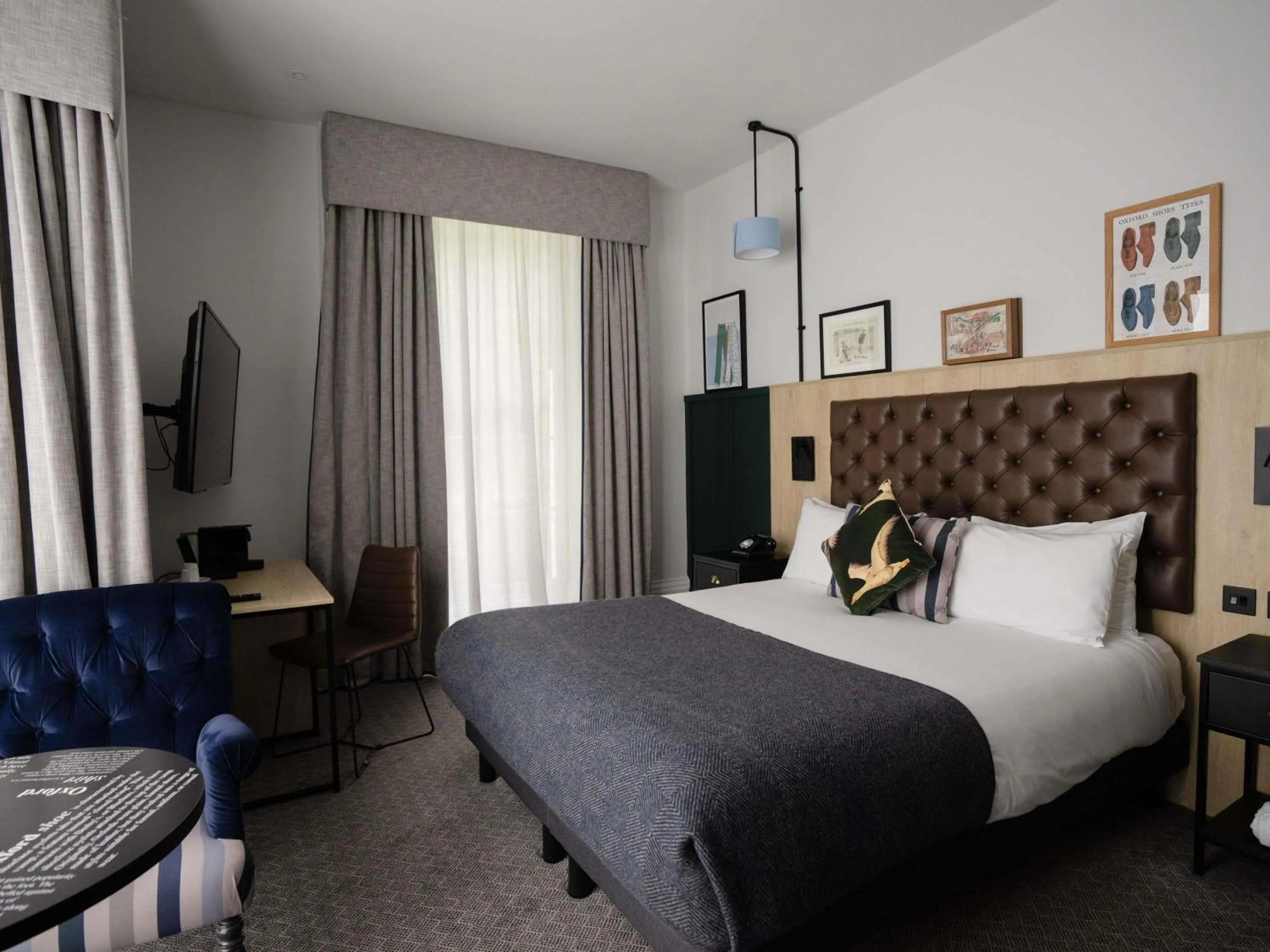 Bedroom, Bed in Mercure Oxford Hawkwell House Hotel