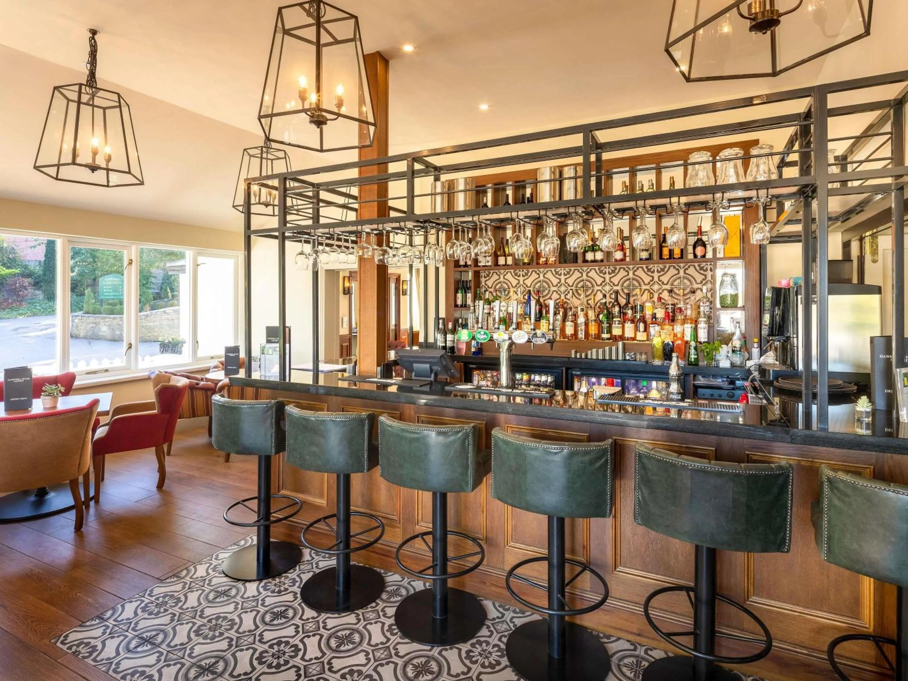 Lounge or bar in Mercure Oxford Hawkwell House Hotel