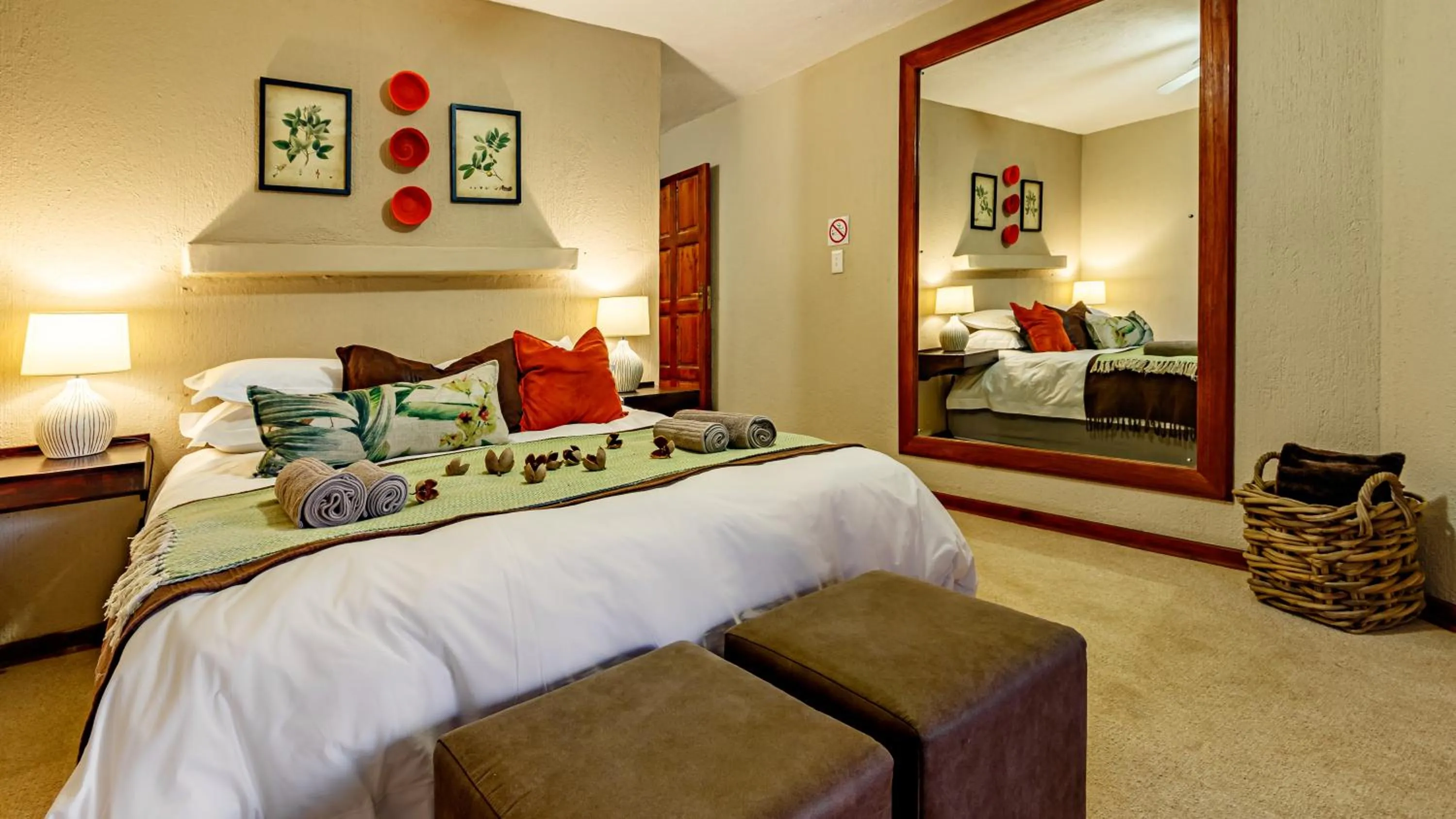 Bedroom, Bed in Ulwazi Rock Lodge