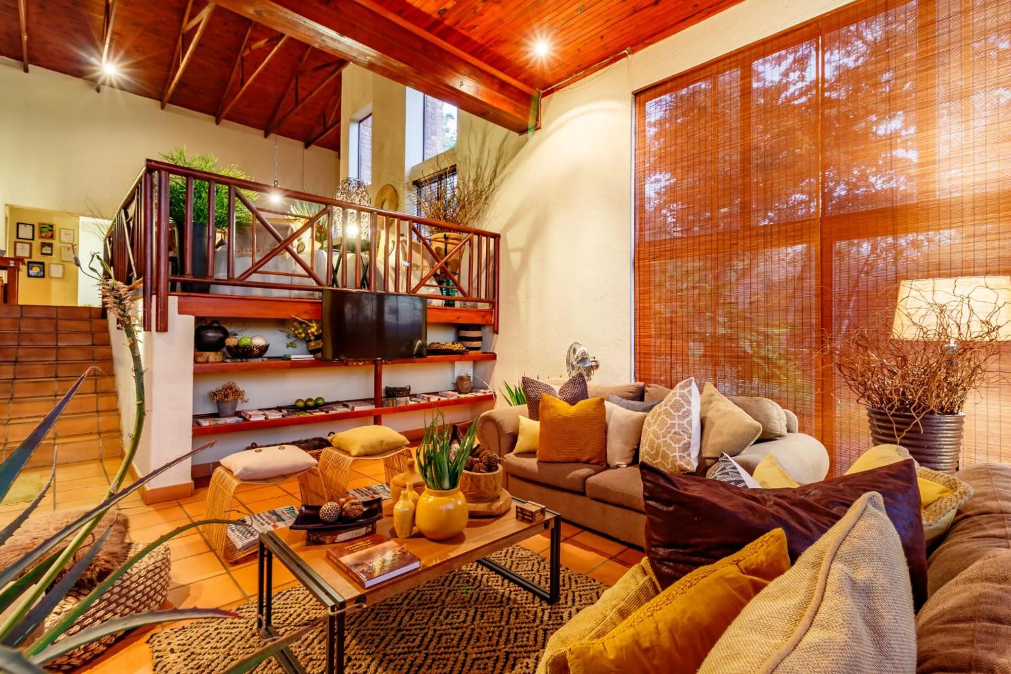 Living room in Ulwazi Rock Lodge