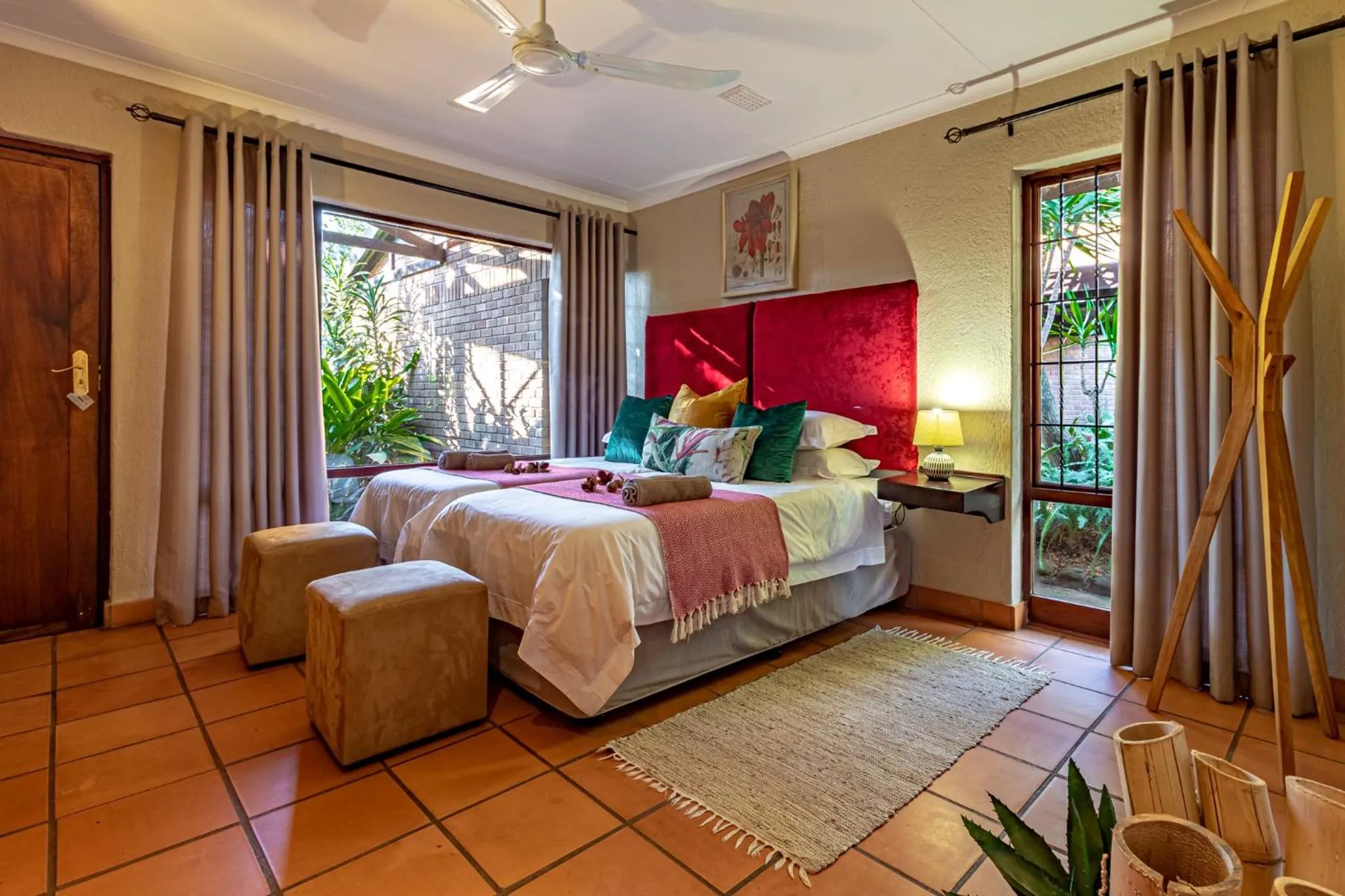 Photo of the whole room, Bed in Ulwazi Rock Lodge