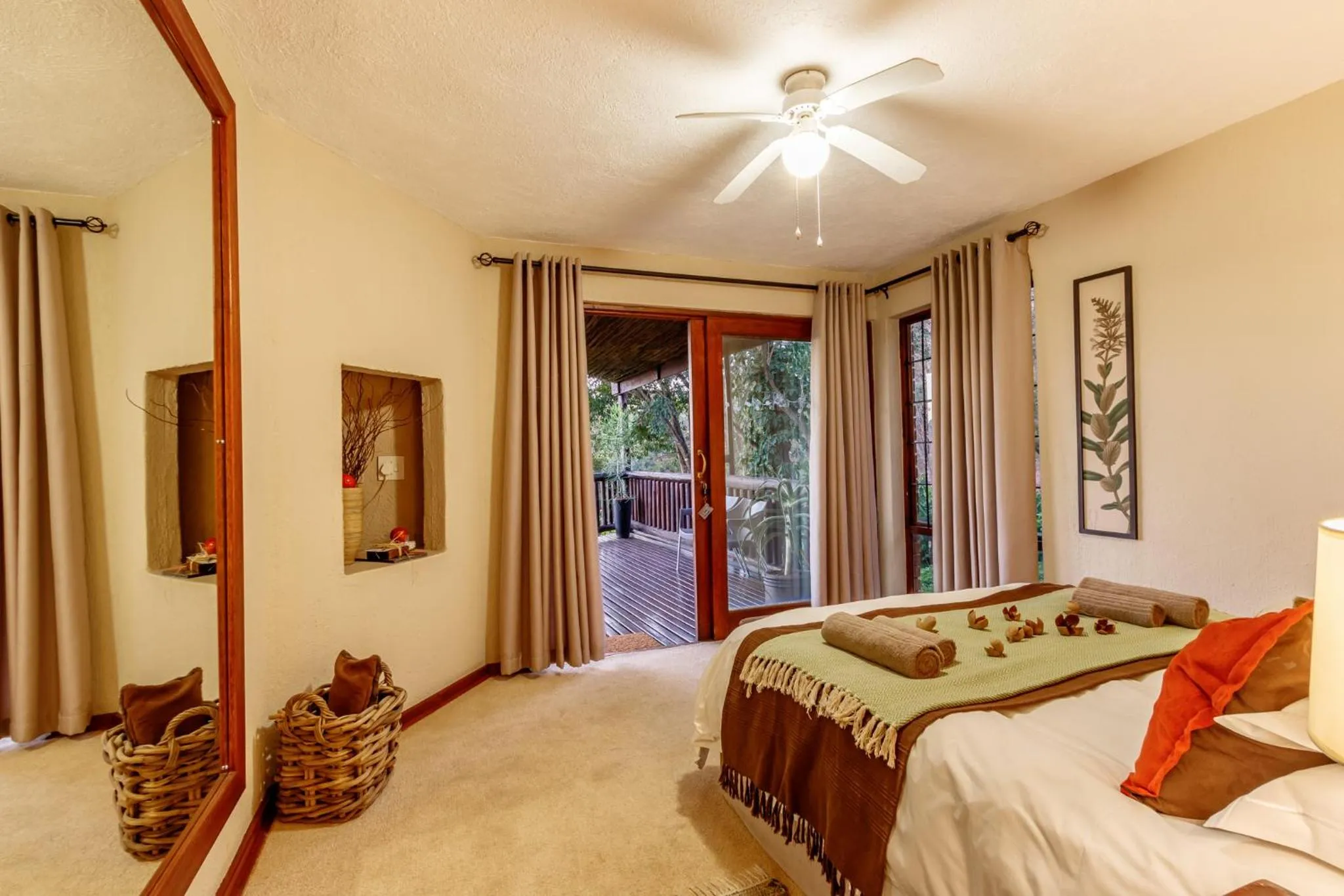 View (from property/room), Bed in Ulwazi Rock Lodge