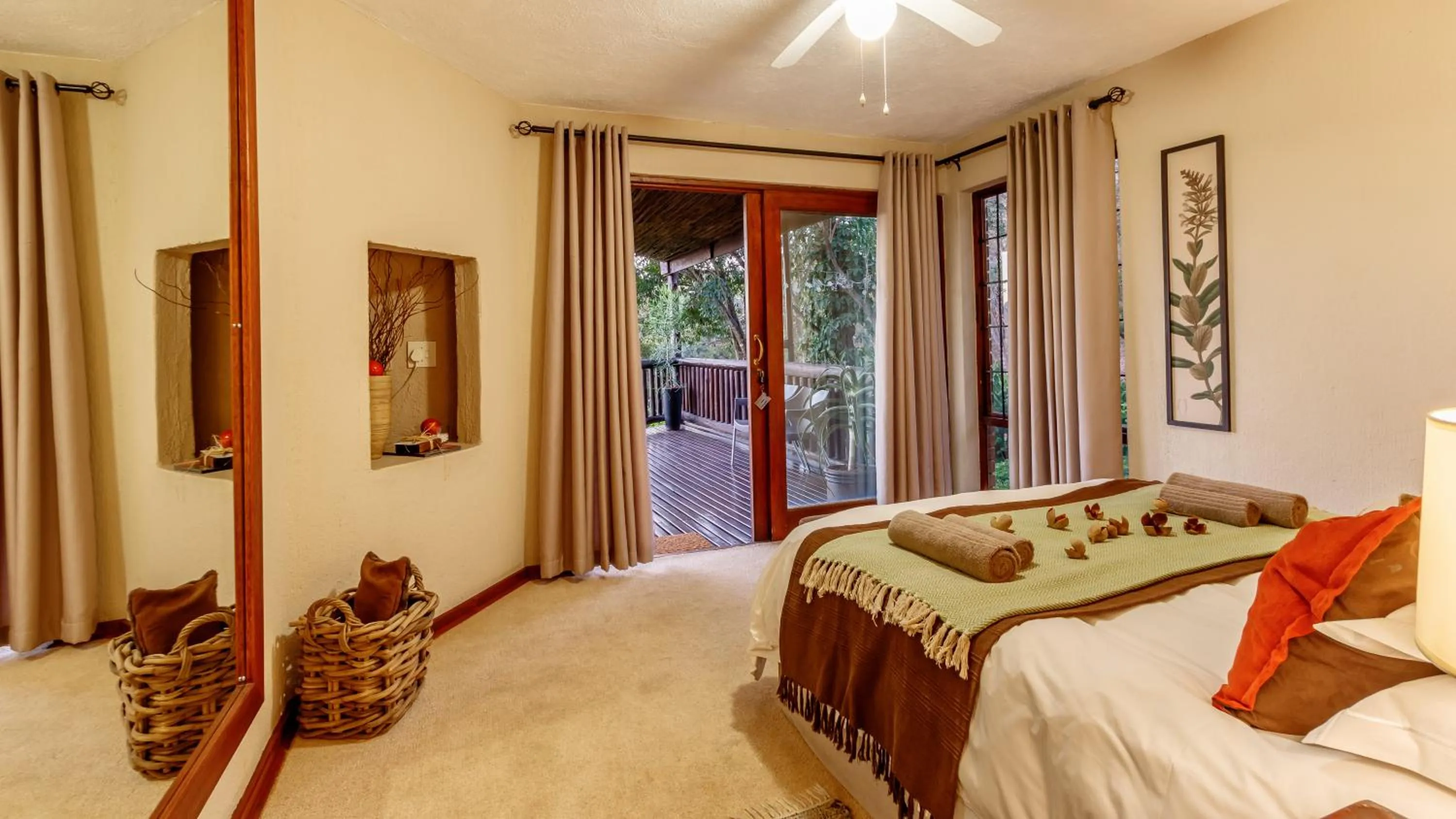 Bedroom, Bed in Ulwazi Rock Lodge