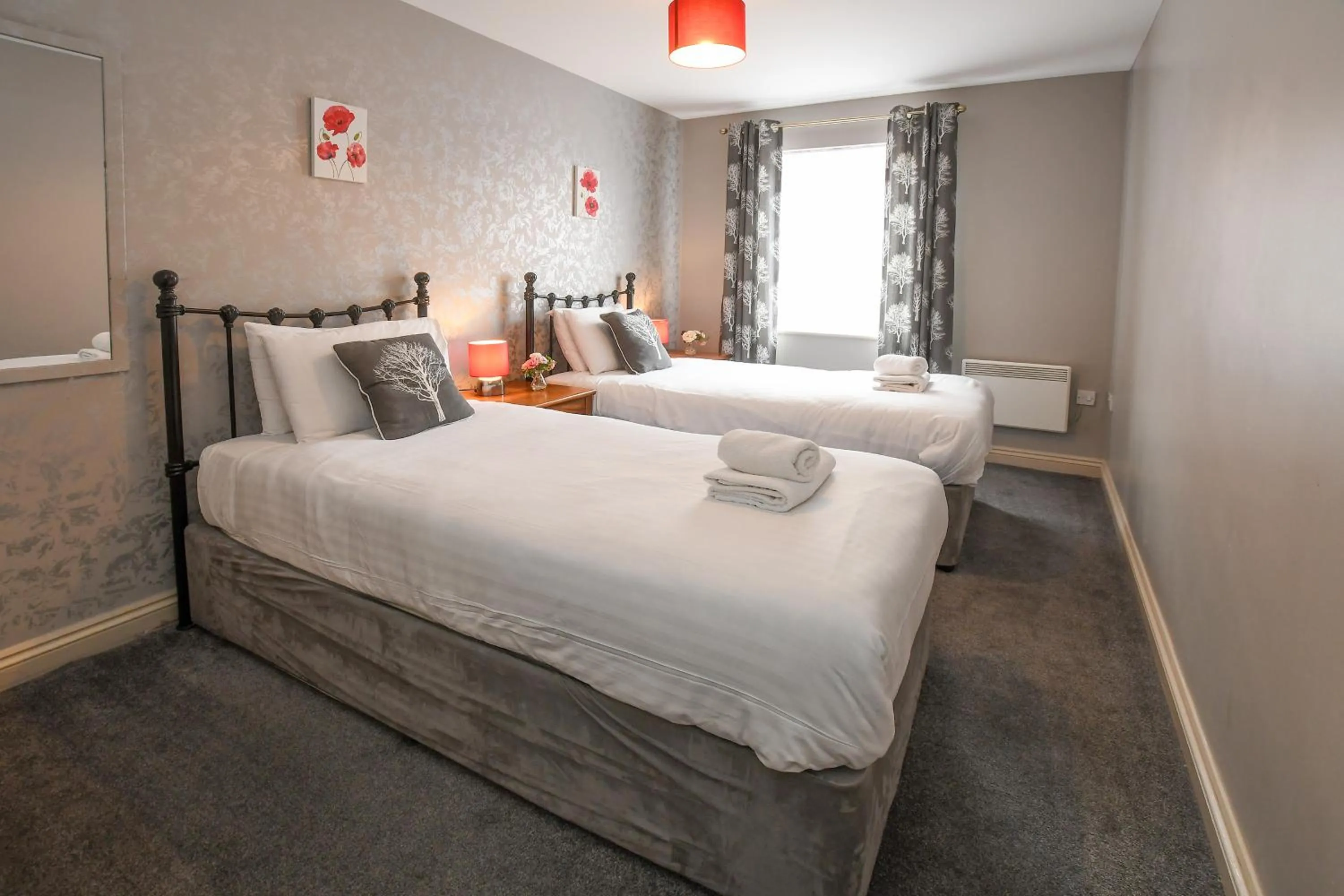 Bedroom, Bed in The Queens Hotel & Victoria Cloisters Apartments