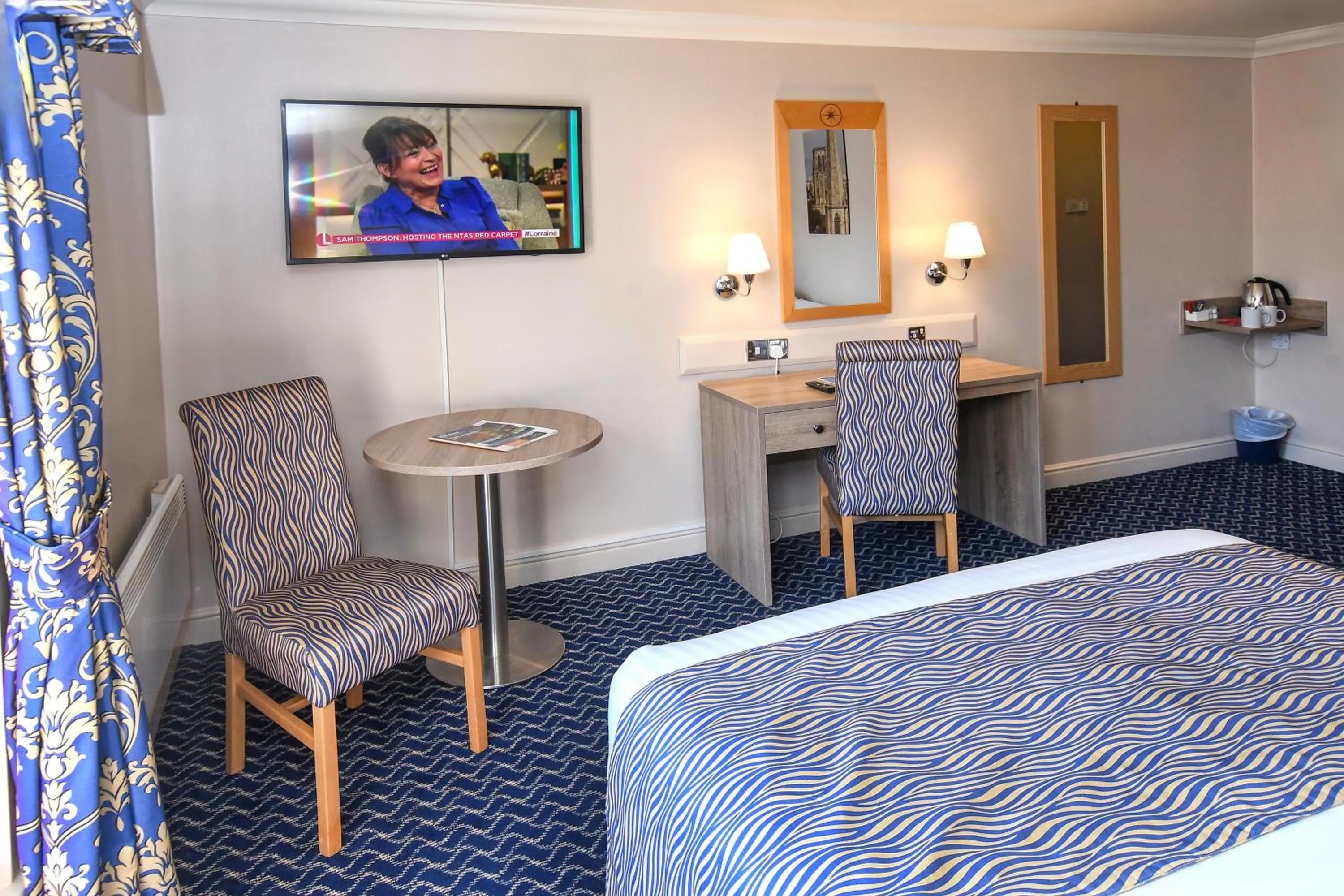 TV and multimedia, Bed in The Queens Hotel & Victoria Cloisters Apartments